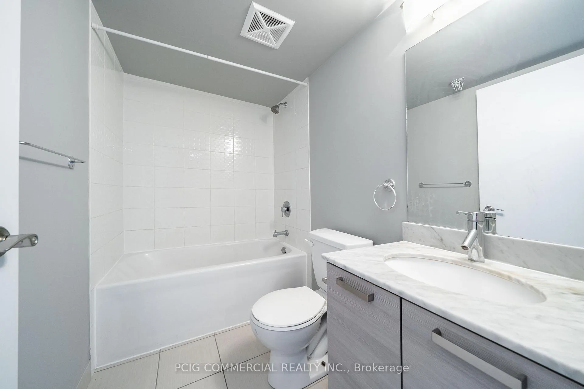 Photo 8 of Unit 803W, 36 Lisgar Street, Toronto, Little Portugal — HOMEH