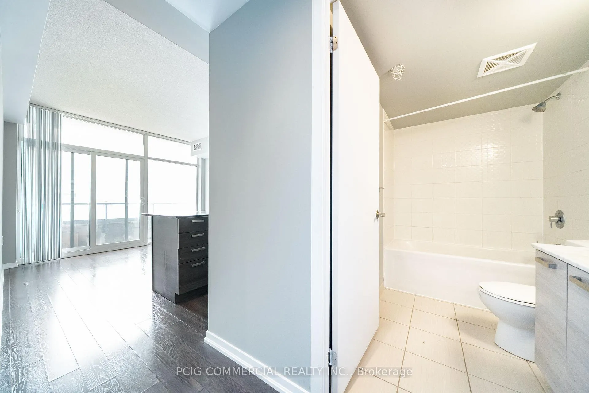 Photo 9 of Unit 803W, 36 Lisgar Street, Toronto, Little Portugal — HOMEH