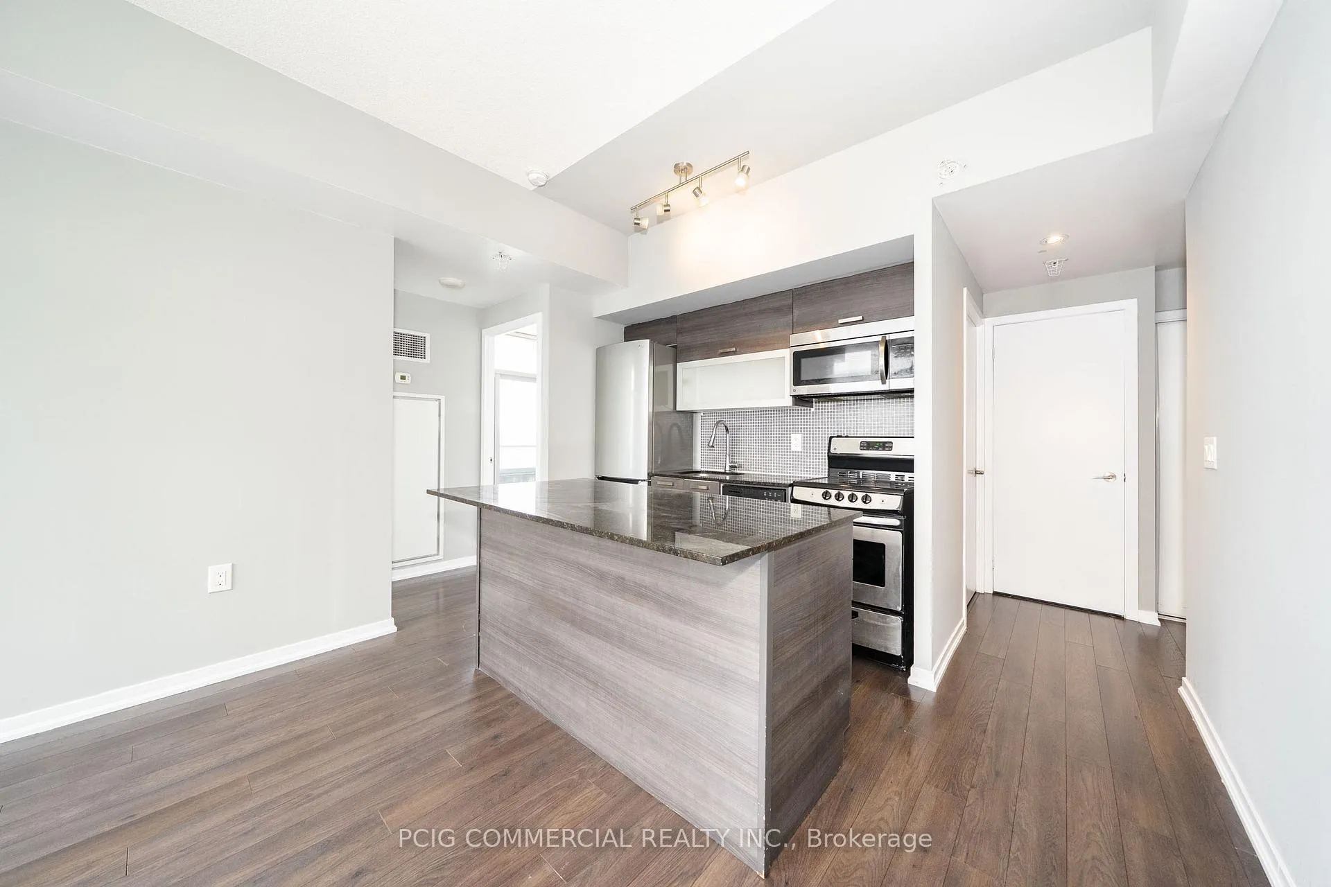 Photo 11 of Unit 803W, 36 Lisgar Street, Toronto, Little Portugal — HOMEH