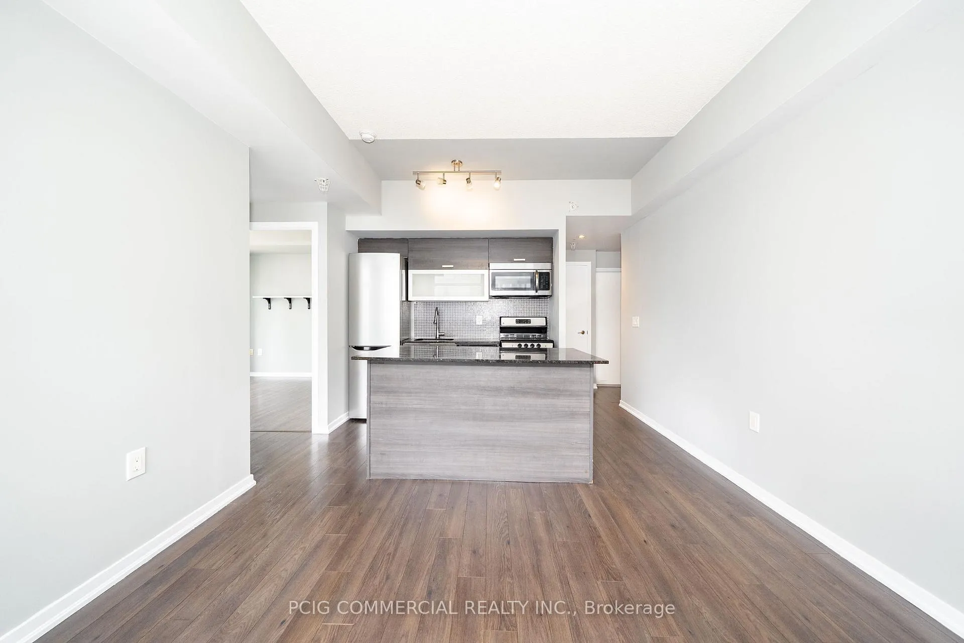 Photo 13 of Unit 803W, 36 Lisgar Street, Toronto, Little Portugal — HOMEH