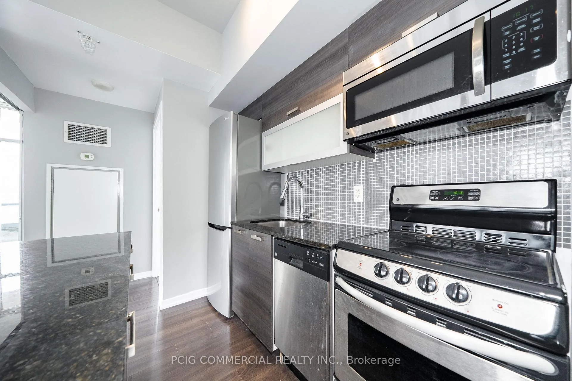 Photo 18 of Unit 803W, 36 Lisgar Street, Toronto, Little Portugal — HOMEH
