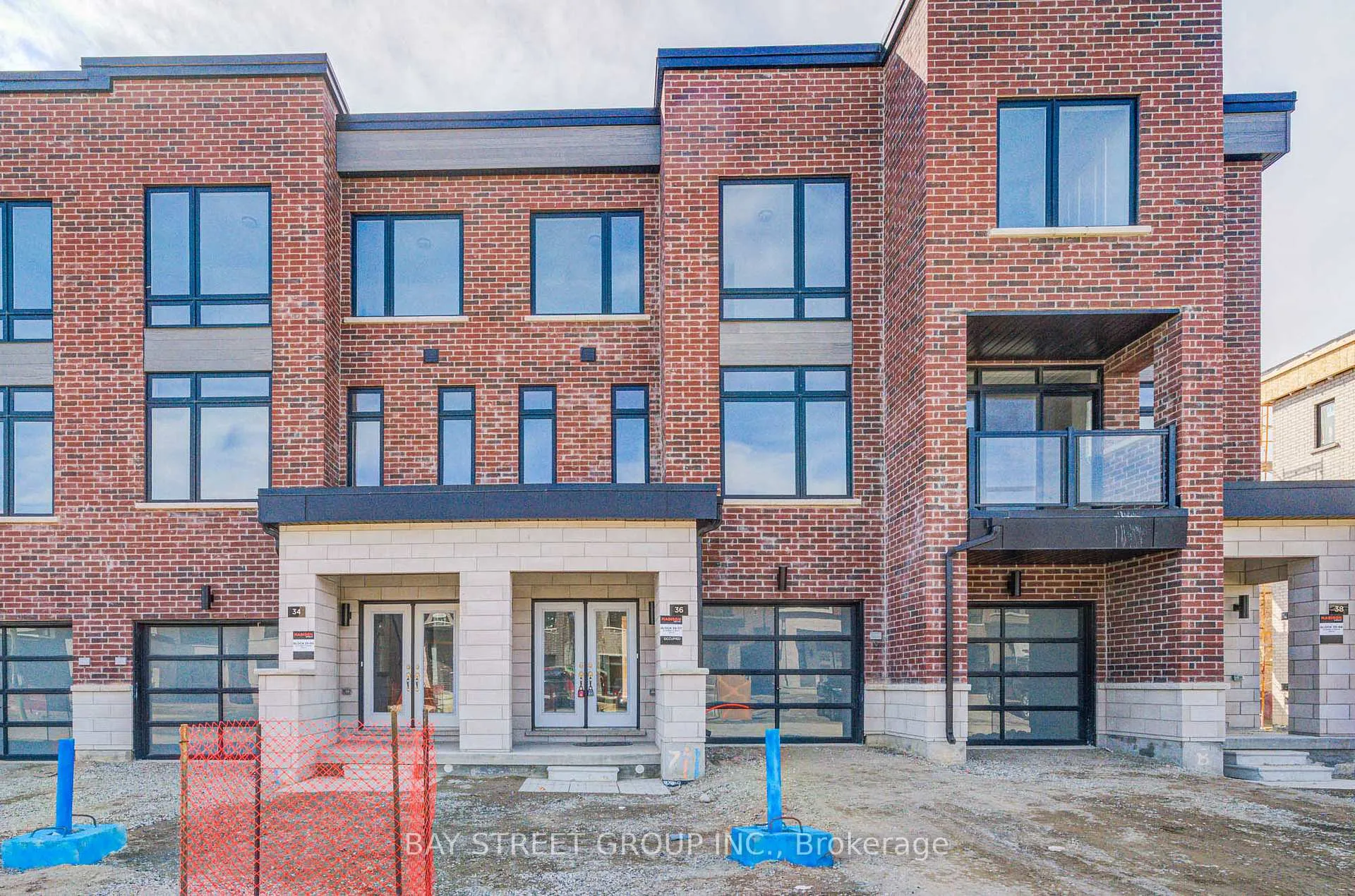 Photo 2 of 36 Danielle Moore Circle, Scarborough, Bendale — HOMEH