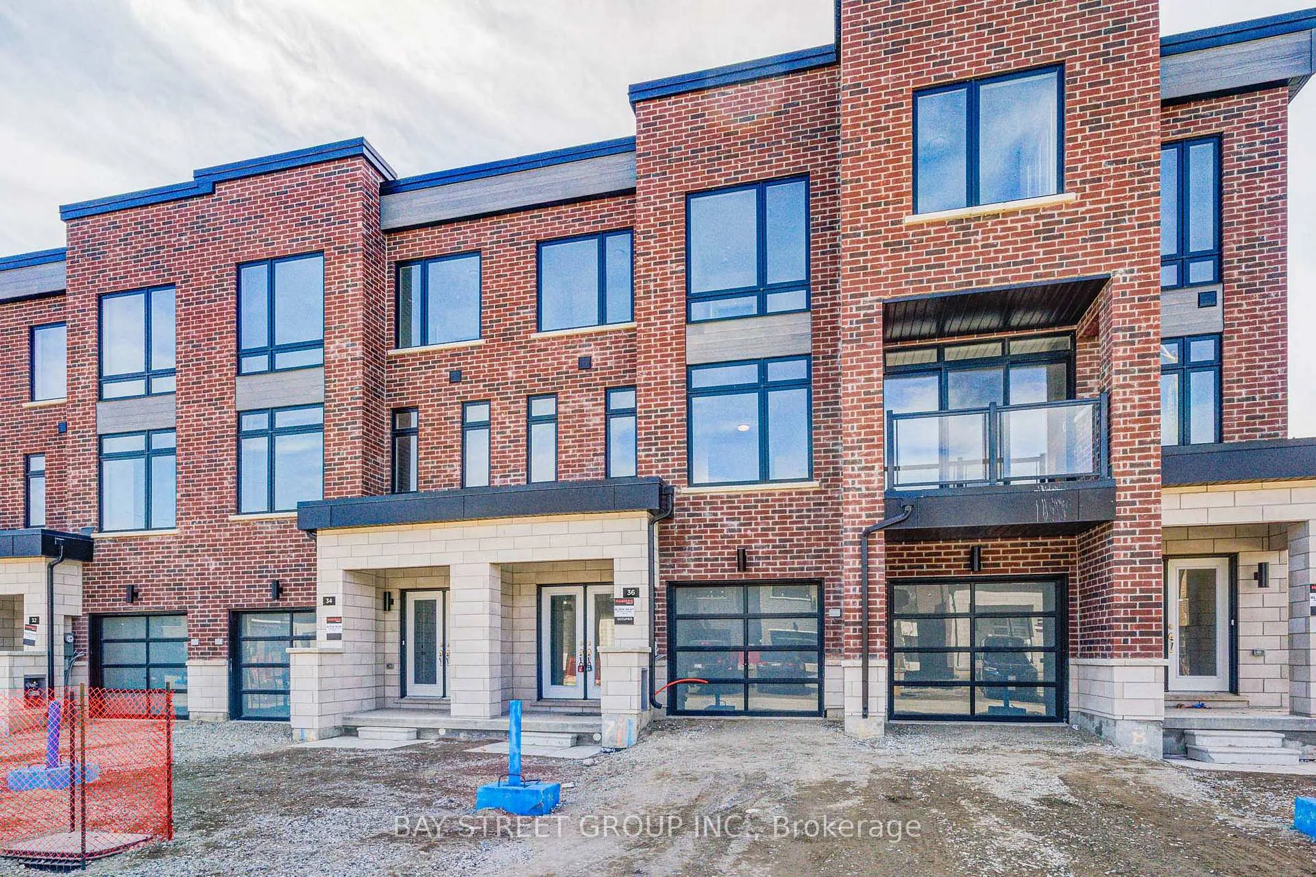 Photo 3 of 36 Danielle Moore Circle, Scarborough, Bendale — HOMEH