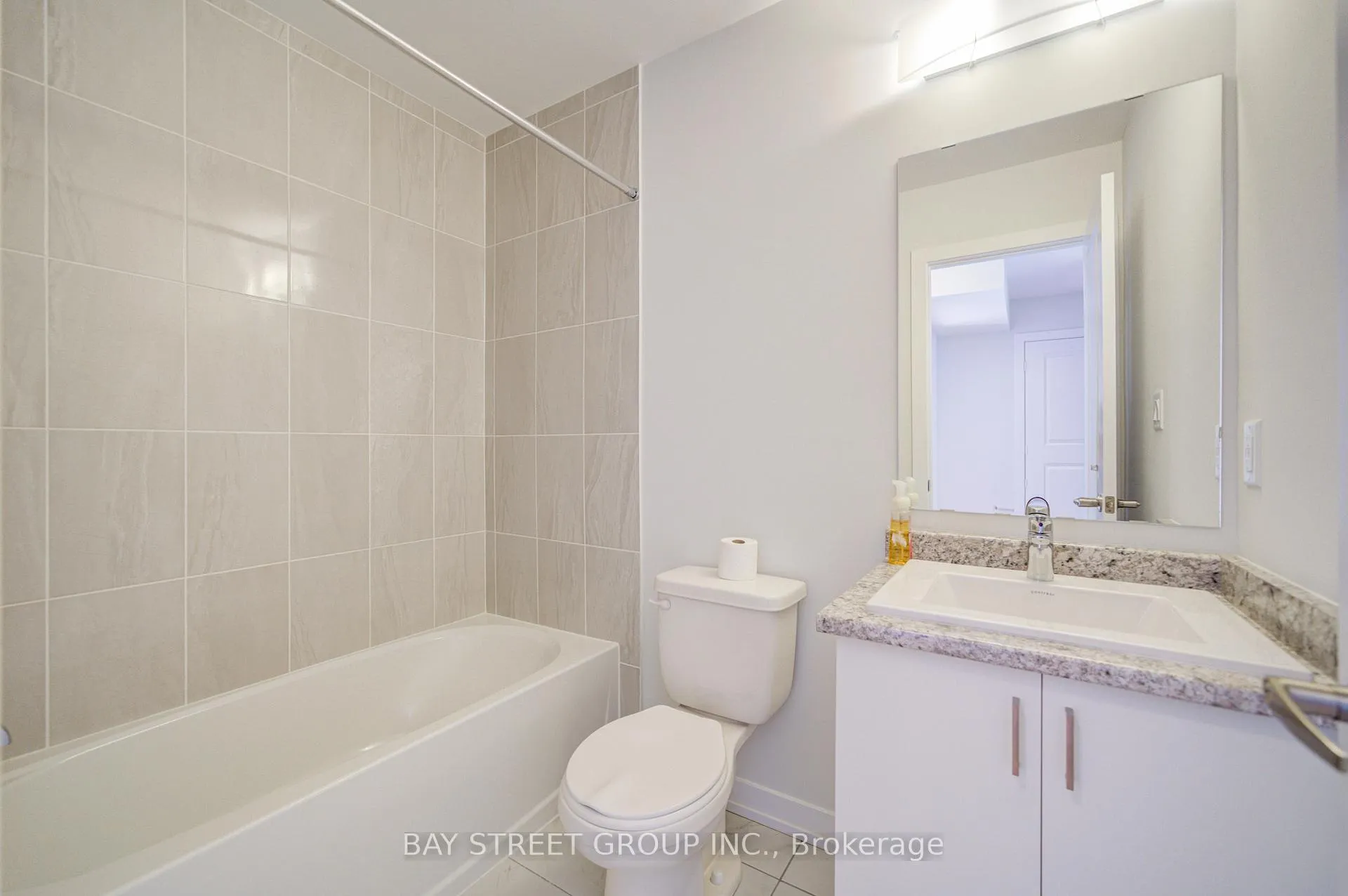 Photo 12 of 36 Danielle Moore Circle, Scarborough, Bendale — HOMEH