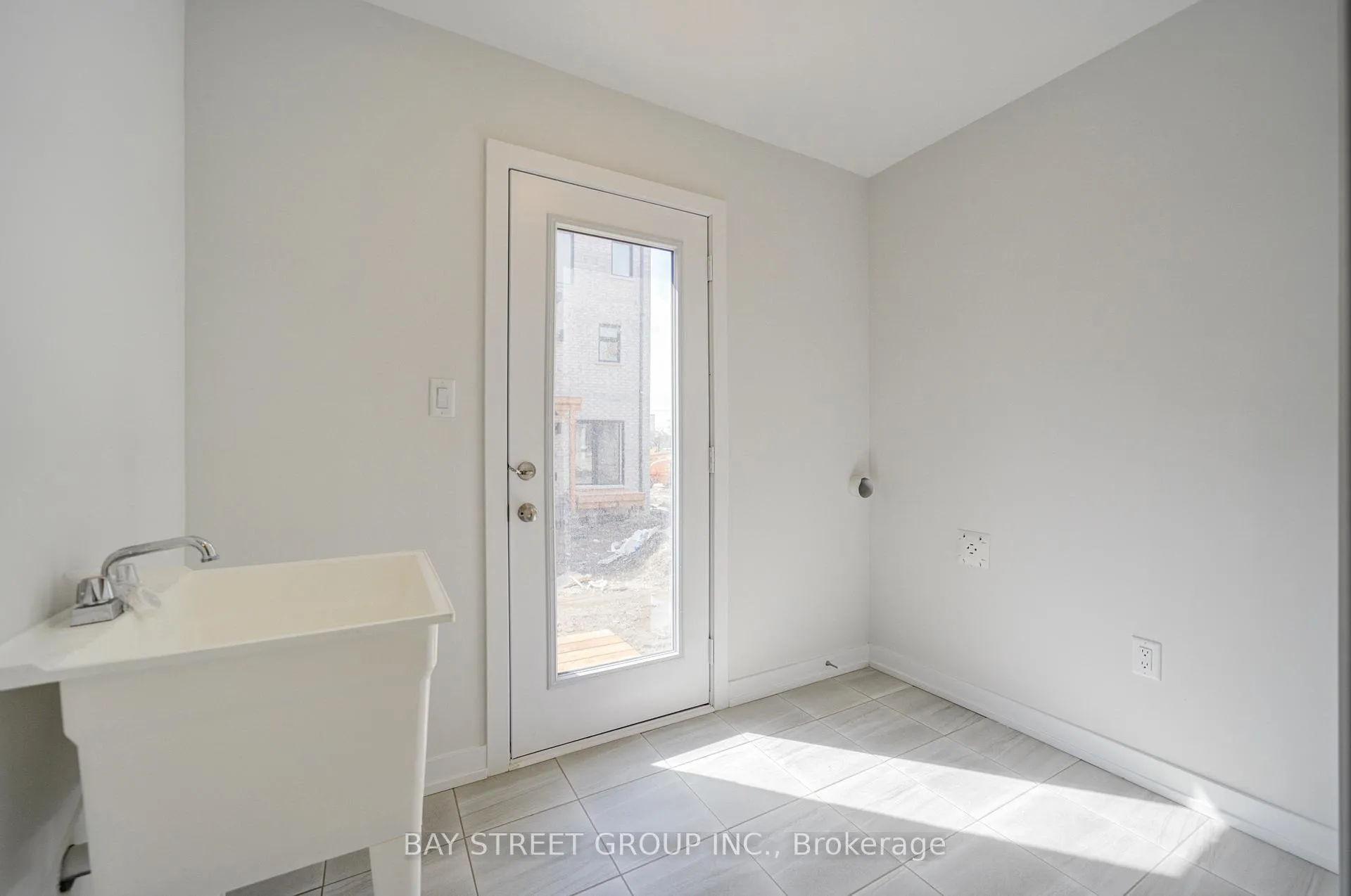 Photo 13 of 36 Danielle Moore Circle, Scarborough, Bendale — HOMEH