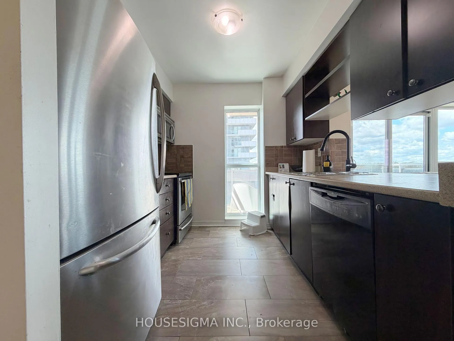 Photo 5 of Unit 509, 215 Queen Street E, Brampton, Queen Street Corridor — HOMEH