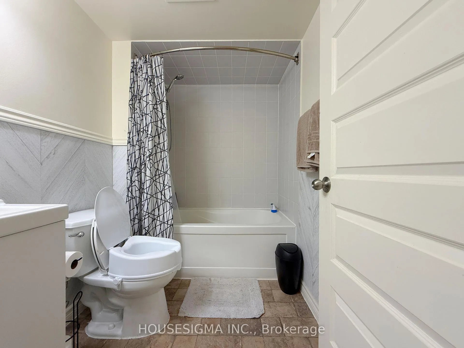 Photo 11 of Unit 509, 215 Queen Street E, Brampton, Queen Street Corridor — HOMEH