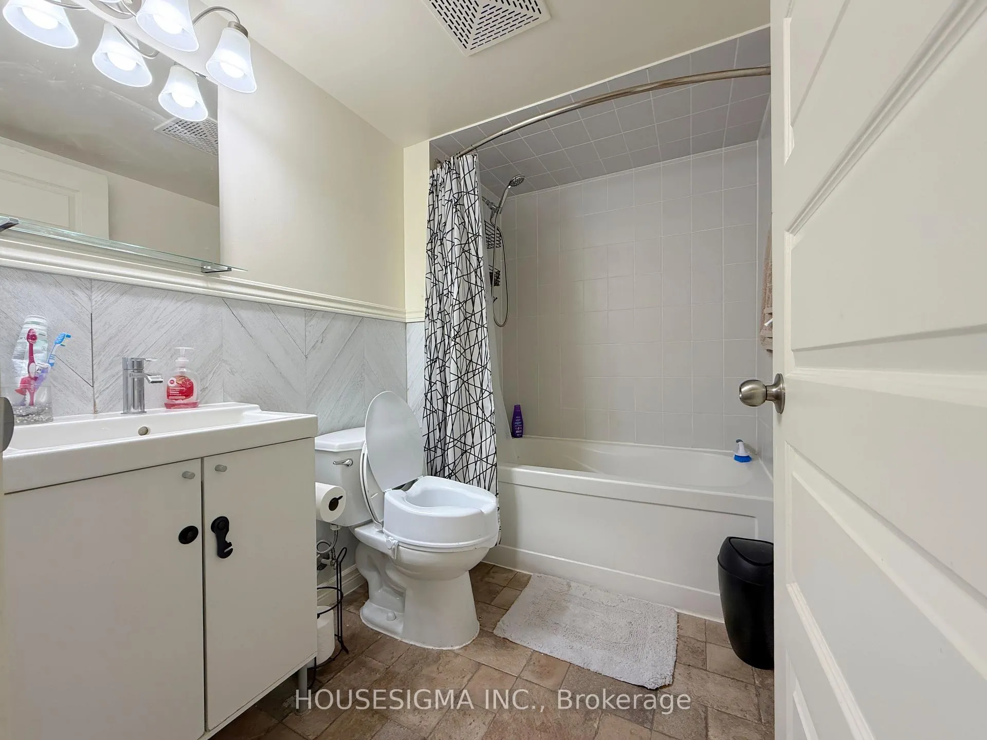 Photo 12 of Unit 509, 215 Queen Street E, Brampton, Queen Street Corridor — HOMEH