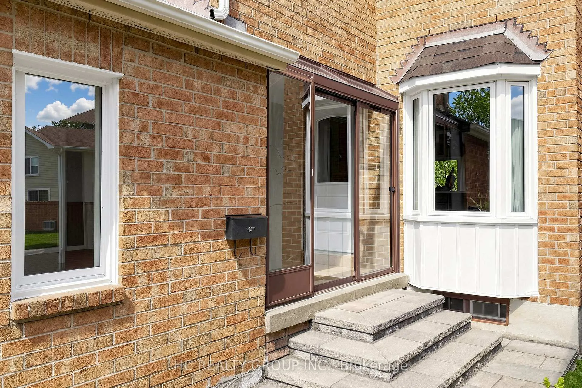 Photo 5 of 39 River Grove Drive, Scarborough, Steeles — HOMEH