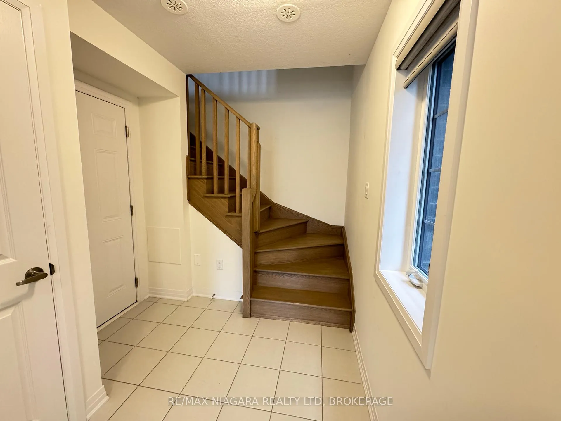 Photo 3 of 55 Gunnel Road, Welland, Dain City — HOMEH