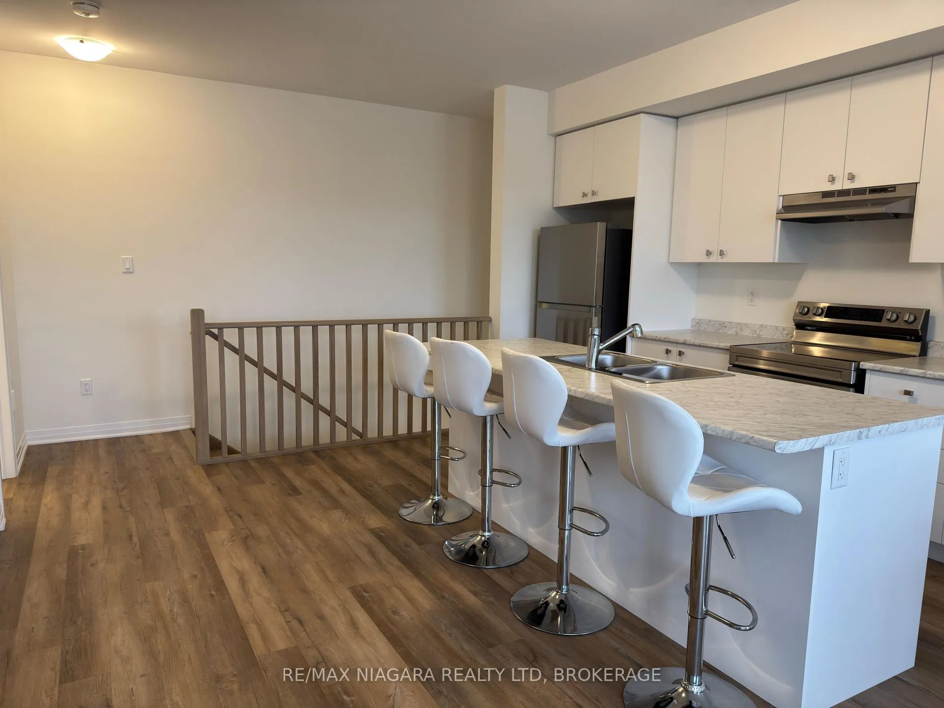 Photo 5 of 55 Gunnel Road, Welland, Dain City — HOMEH