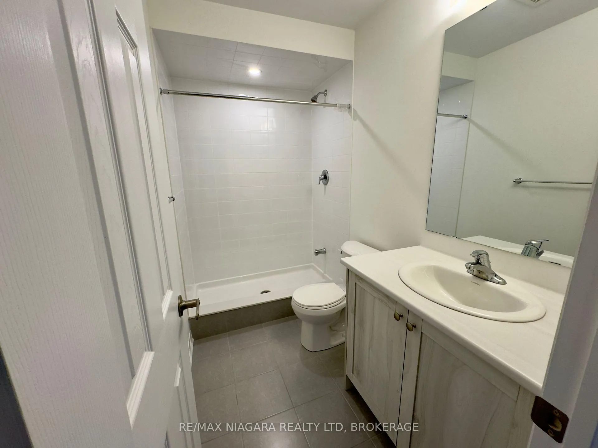 Photo 11 of 55 Gunnel Road, Welland, Dain City — HOMEH