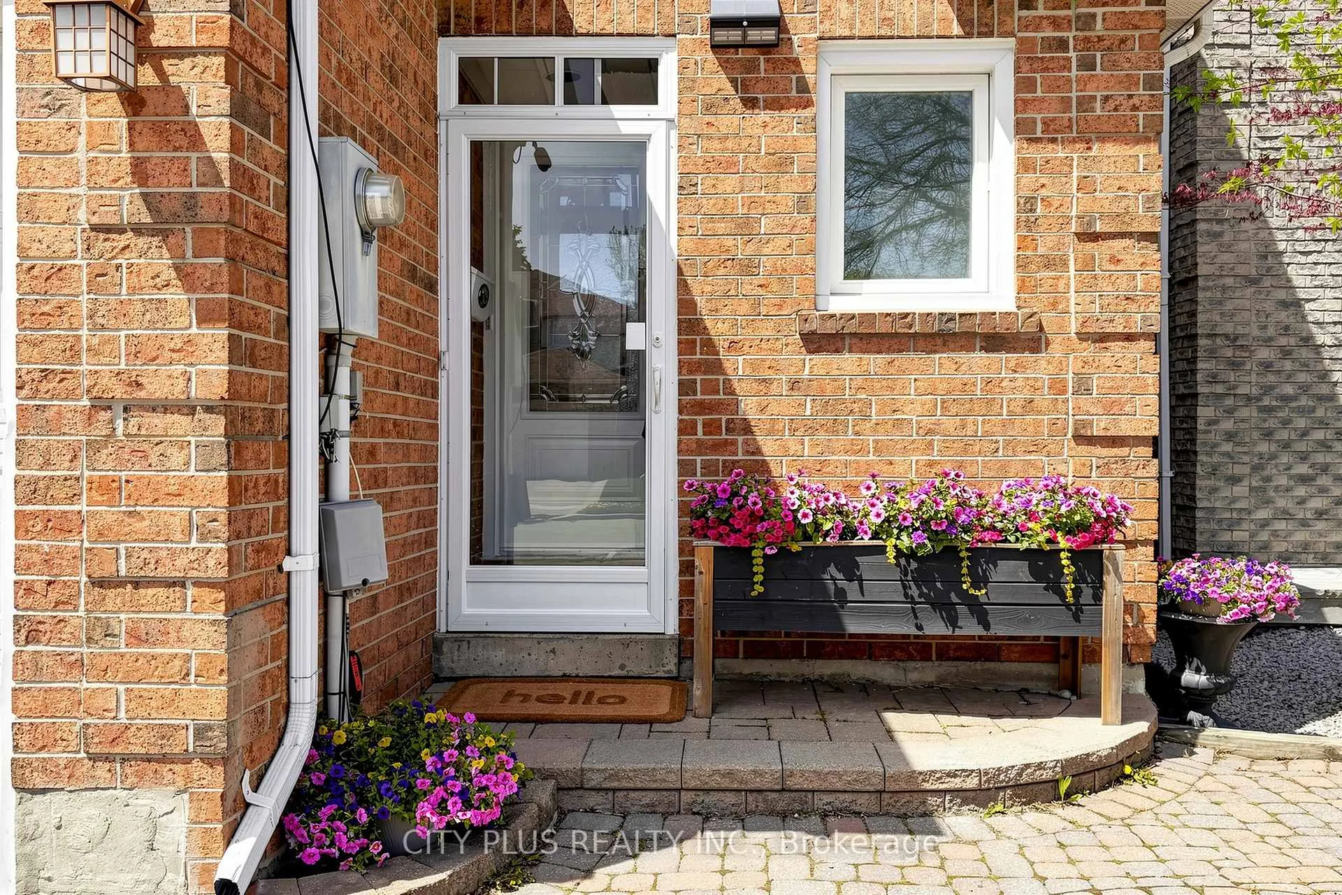 Photo 2 of 110 Glenmanor Way, Vaughan, Crestwood-Springfarm-Yorkhill — HOMEH