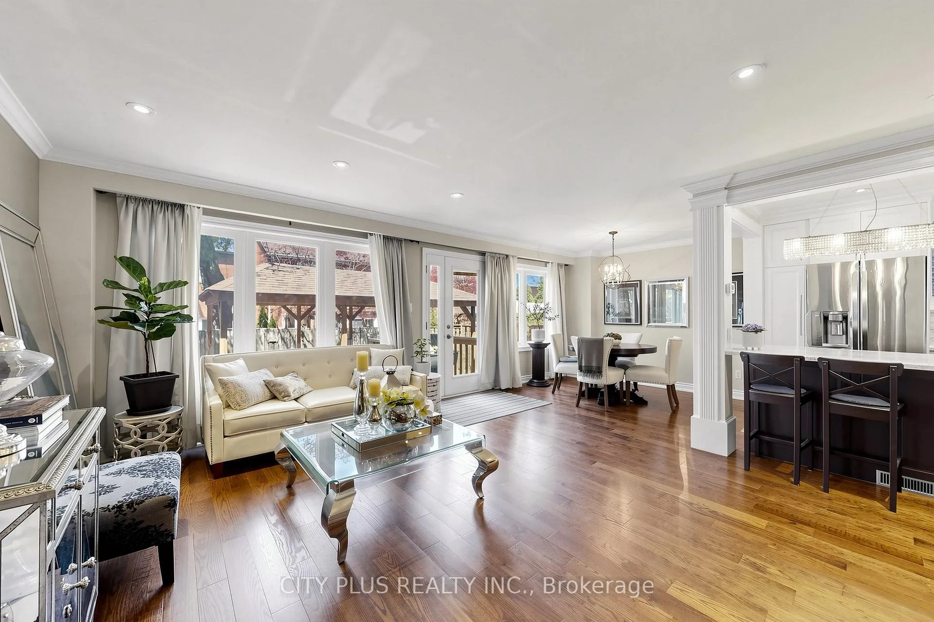 Photo 4 of 110 Glenmanor Way, Vaughan, Crestwood-Springfarm-Yorkhill — HOMEH