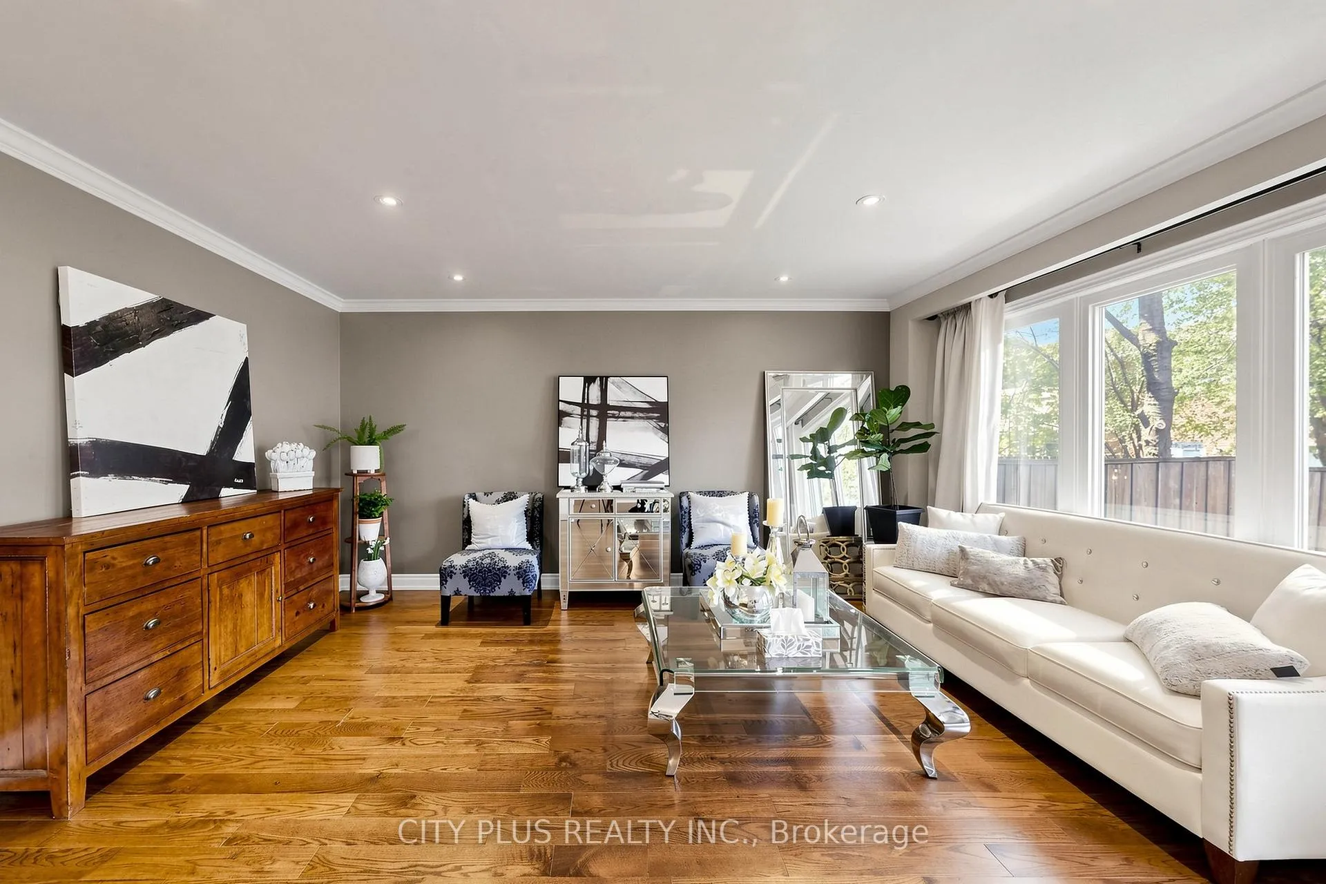 Photo 5 of 110 Glenmanor Way, Vaughan, Crestwood-Springfarm-Yorkhill — HOMEH