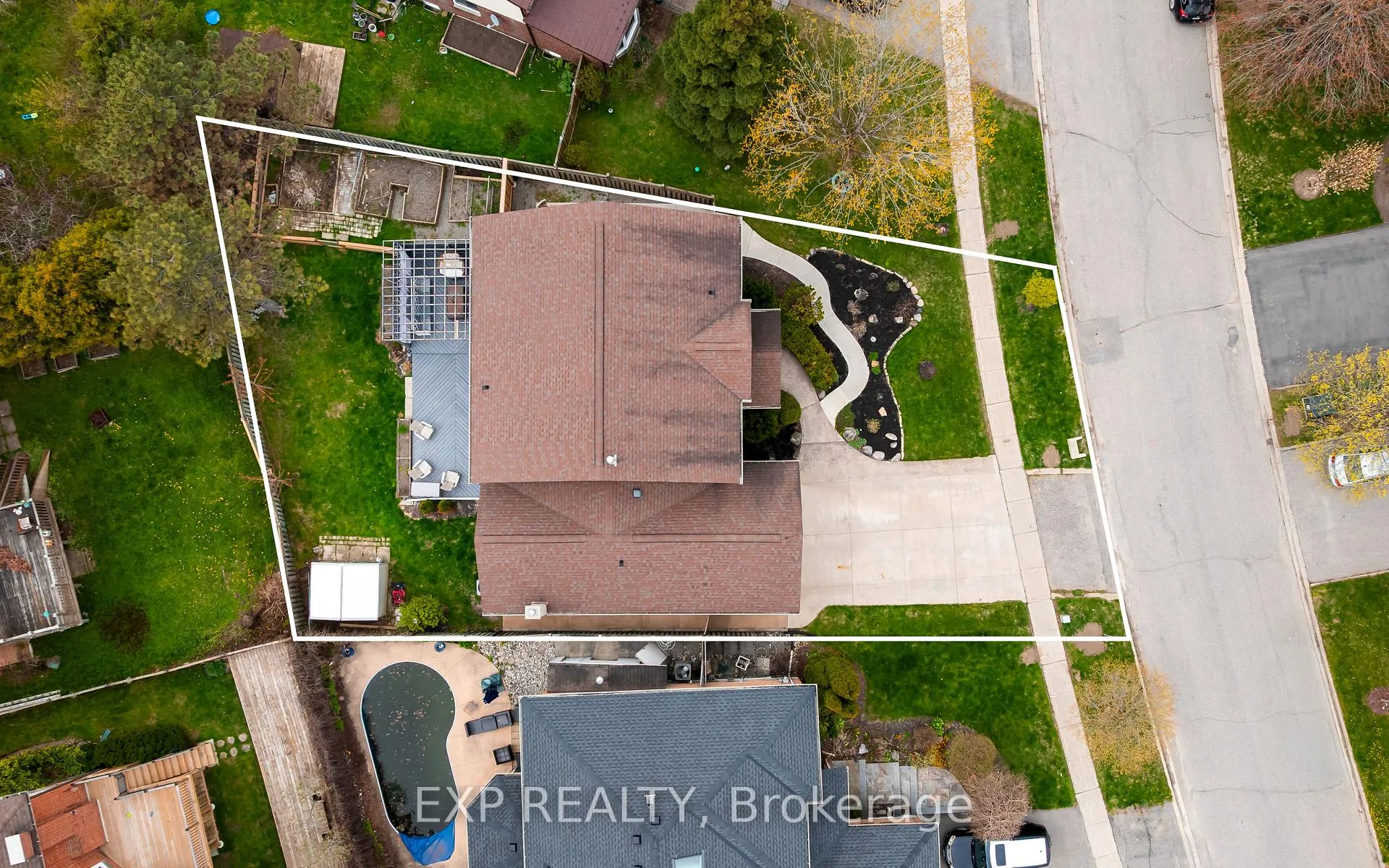 Photo 2 of 218 Kensington Place, Orangeville — HOMEH