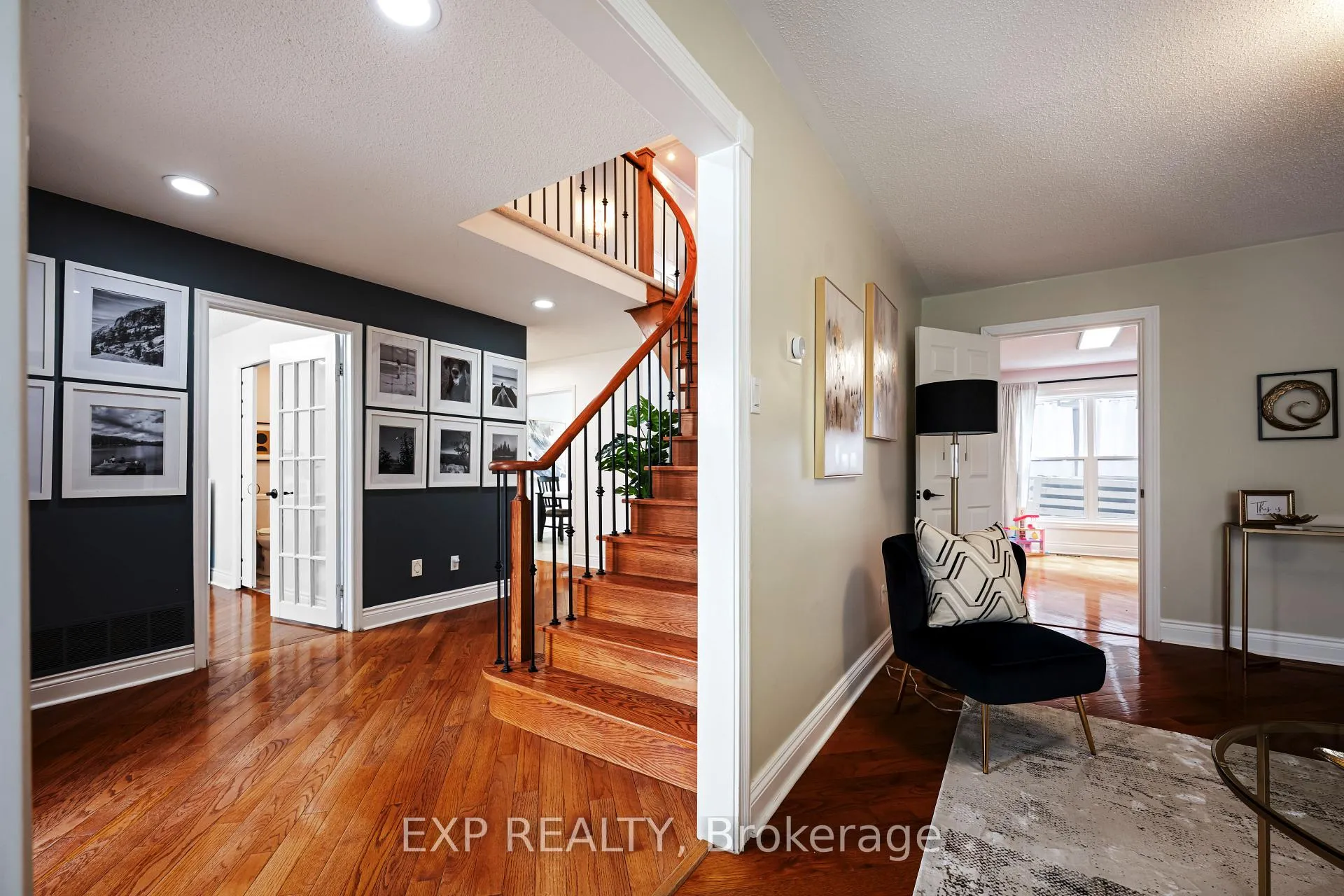Photo 4 of 218 Kensington Place, Orangeville — HOMEH