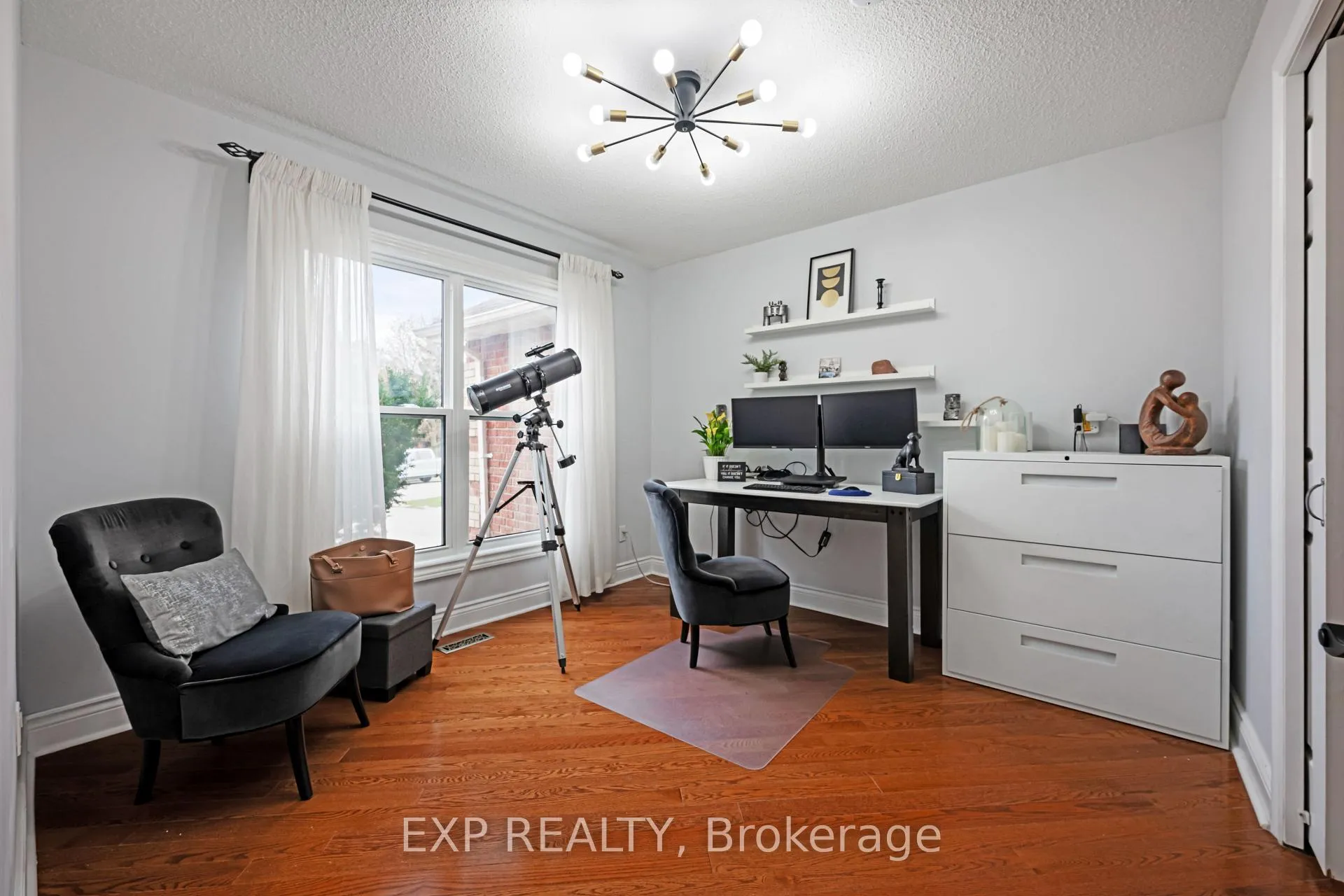 Photo 9 of 218 Kensington Place, Orangeville — HOMEH