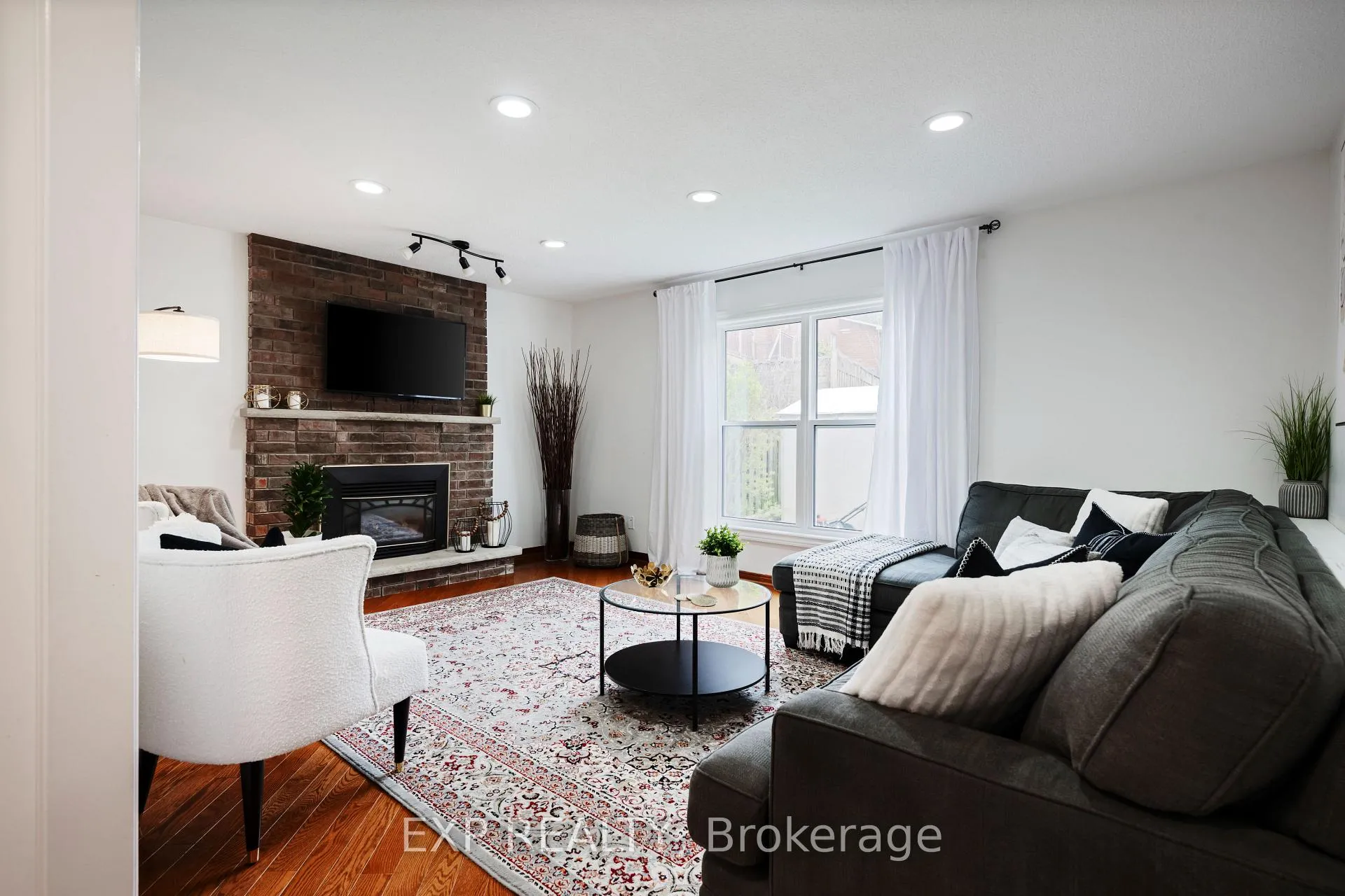 Photo 19 of 218 Kensington Place, Orangeville — HOMEH