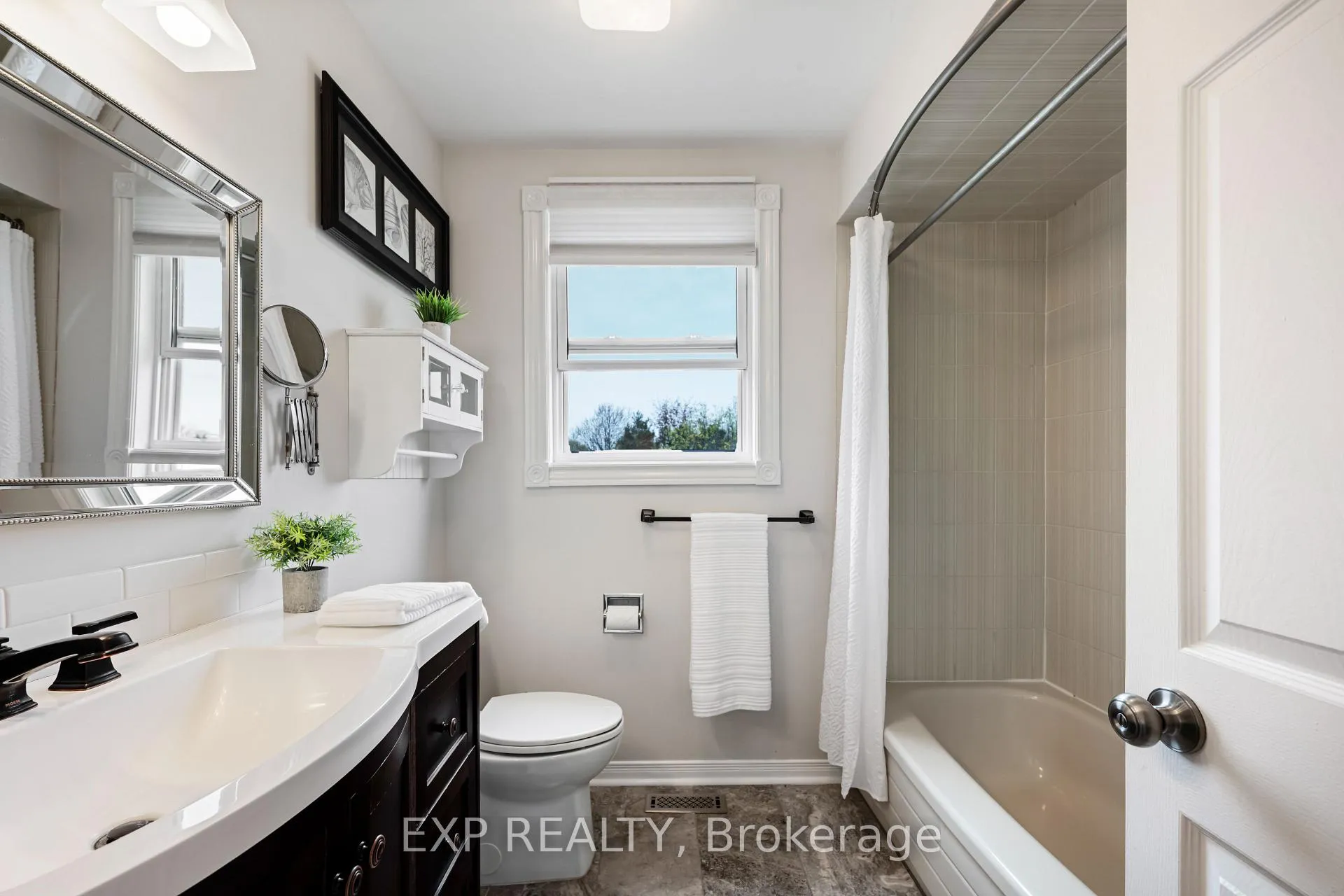Photo 32 of 218 Kensington Place, Orangeville — HOMEH