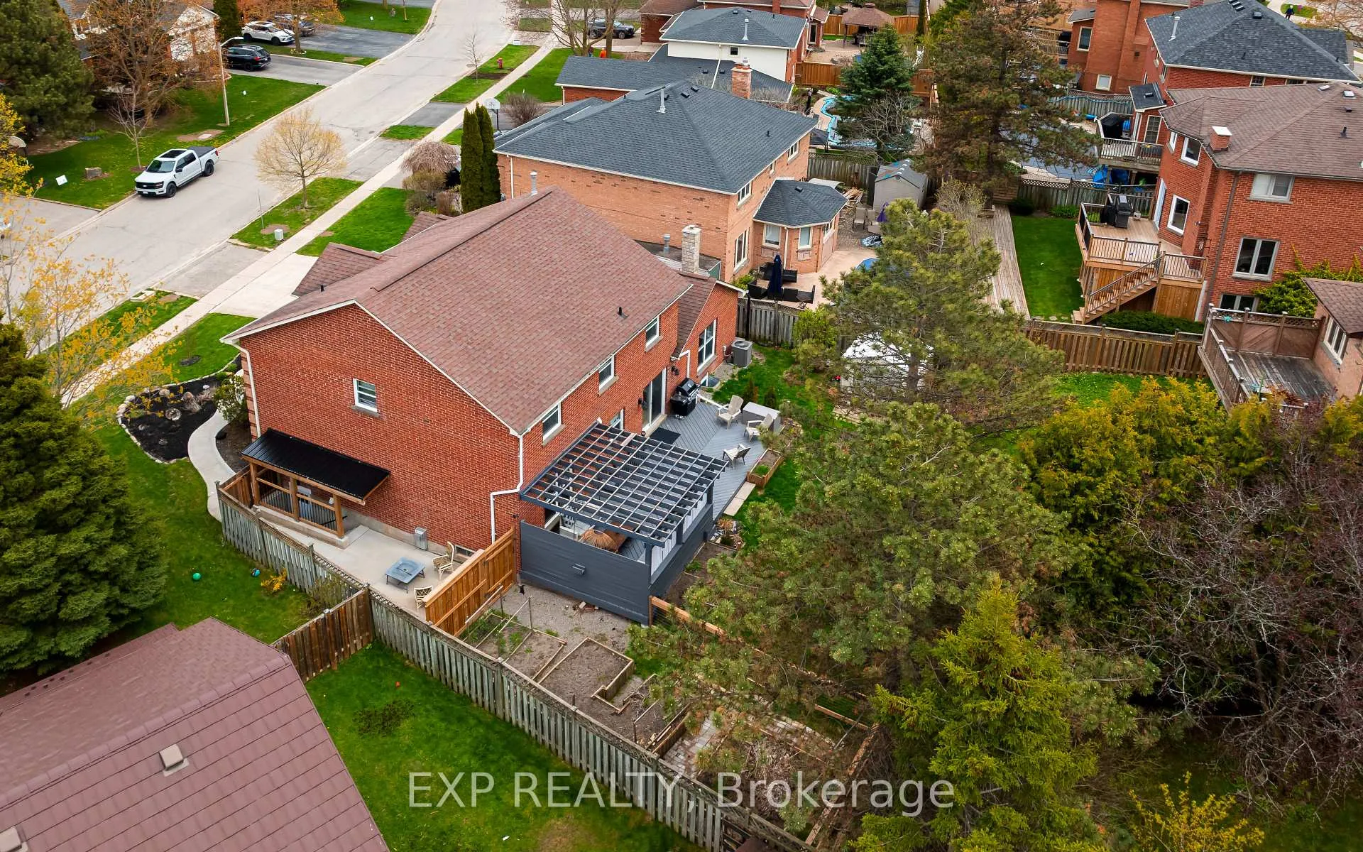 Photo 44 of 218 Kensington Place, Orangeville — HOMEH