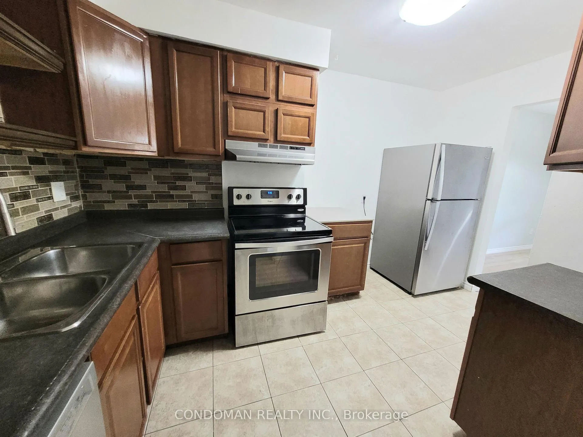 Photo 5 of Unit 18, 477 Dean Avenue, Oshawa, Central — HOMEH