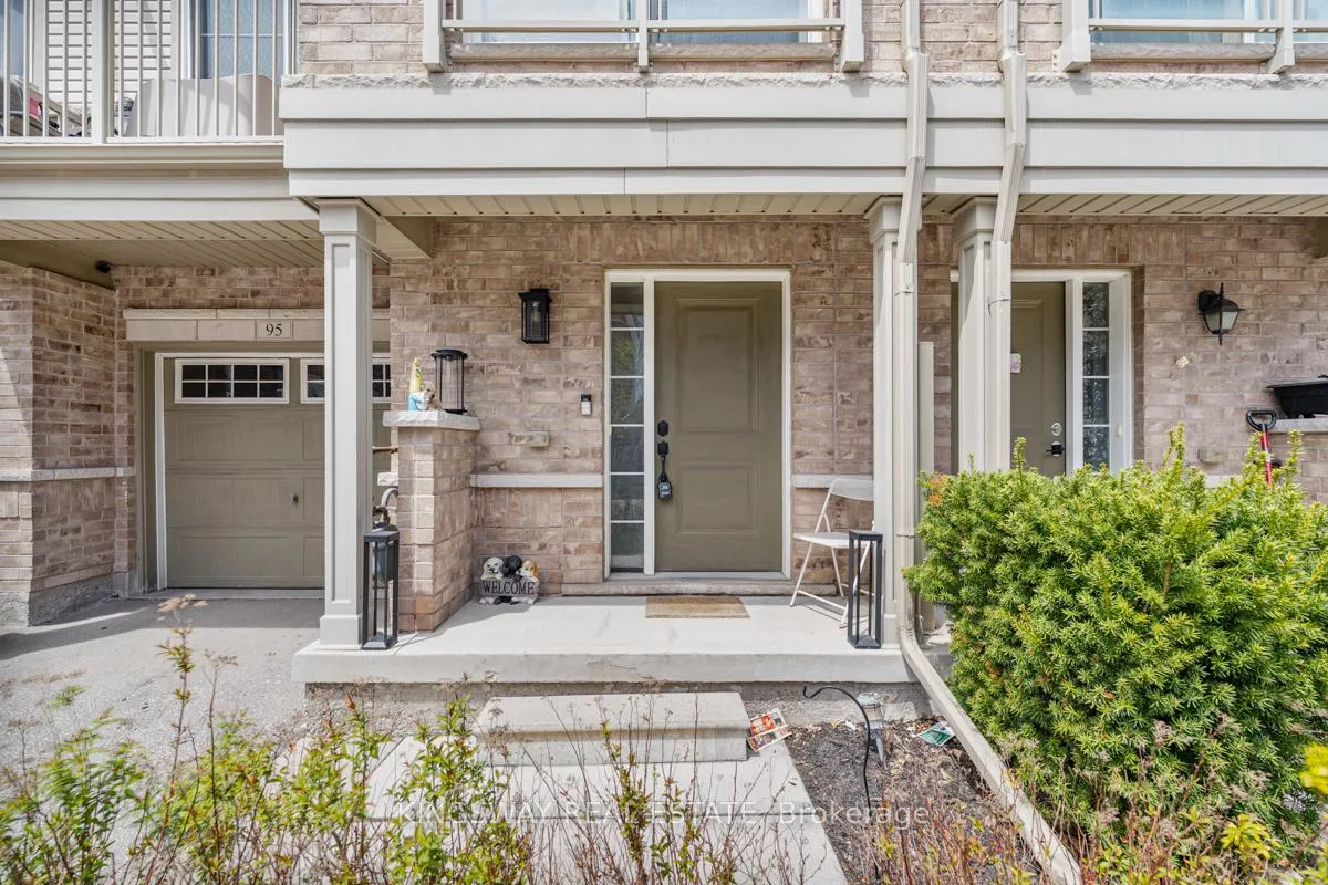 Front of Unit 95, 165 Hampshire Way