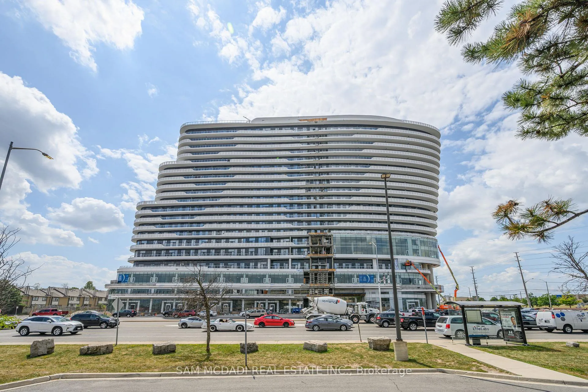 Front of Unit 1714, 2520 Eglinton Avenue W