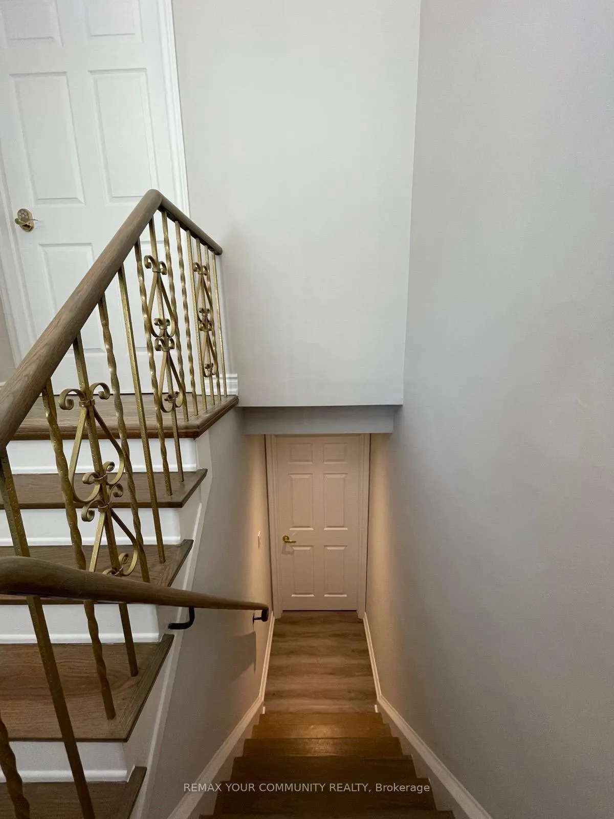 Photo 2 of 42 Aurora Heights Drive, Aurora, Aurora Heights — HOMEH