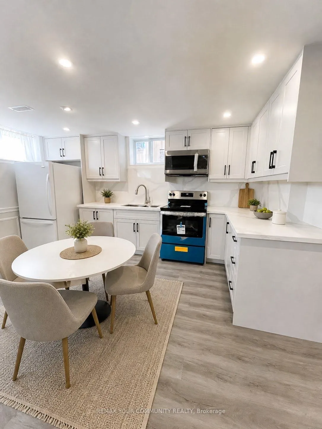 Photo 4 of 42 Aurora Heights Drive, Aurora, Aurora Heights — HOMEH