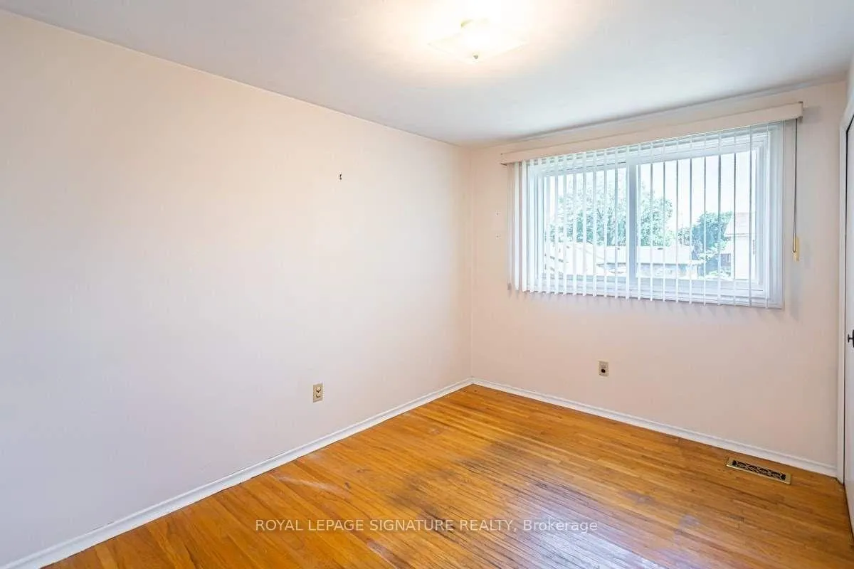 Photo 13 of 161 Greenford Drive, Hamilton, Corman — HOMEH