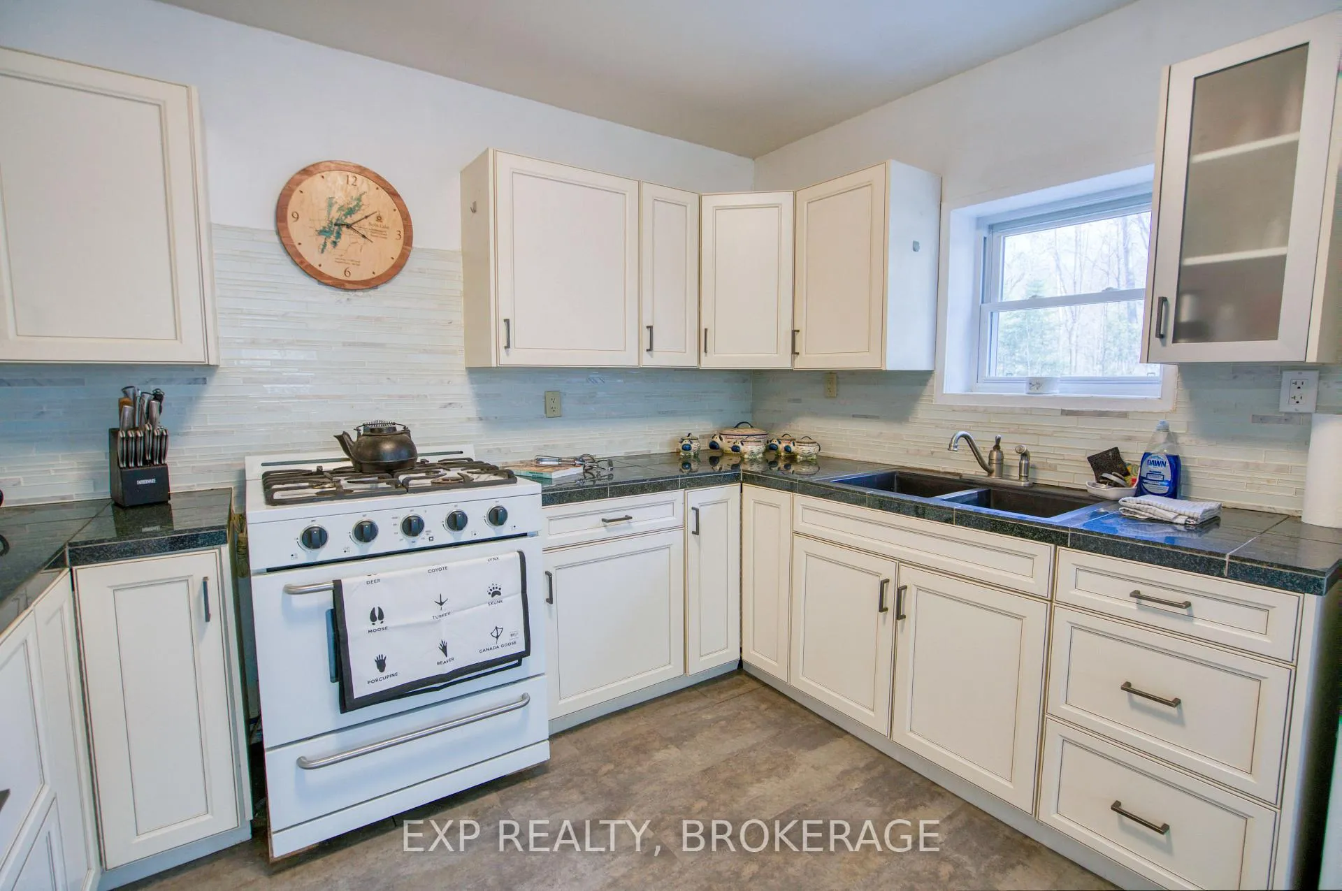 Photo 4 of 371 Sherbrooke Drive, Tay Valley, Bathurst/Burgess & Sherbrooke (South Sherbrooke) Twp — HOMEH