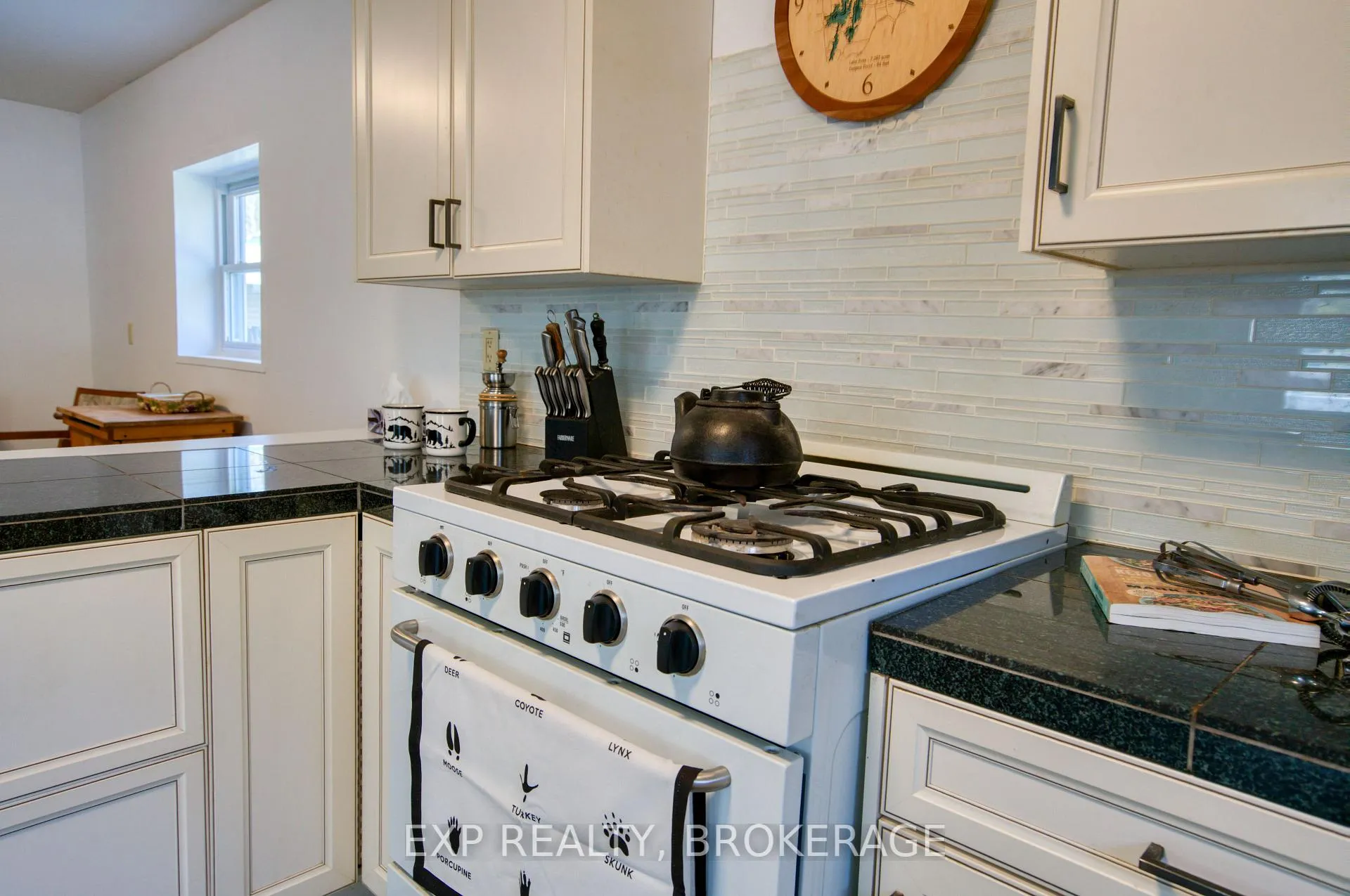 Photo 5 of 371 Sherbrooke Drive, Tay Valley, Bathurst/Burgess & Sherbrooke (South Sherbrooke) Twp — HOMEH
