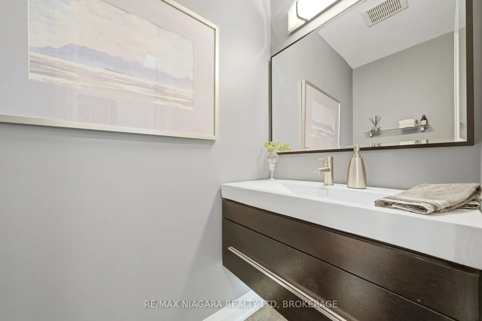 Photo 5 of Unit 21, 141 Welland Vale Road, St. Catharines, Grapeview — HOMEH