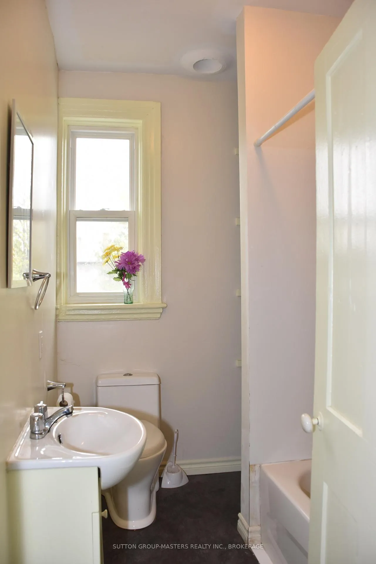 Photo 12 of 267 Bethune Street, Peterborough, Town Ward 3 — HOMEH