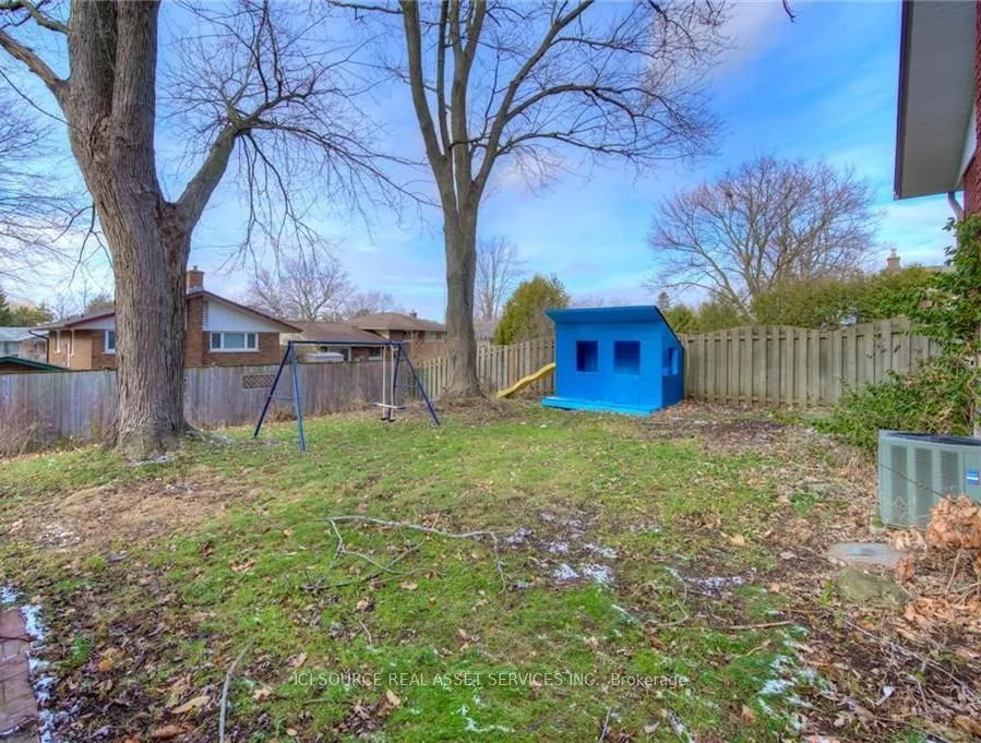 Photo 15 of 199 Dixie Crescent, Waterloo — HOMEH