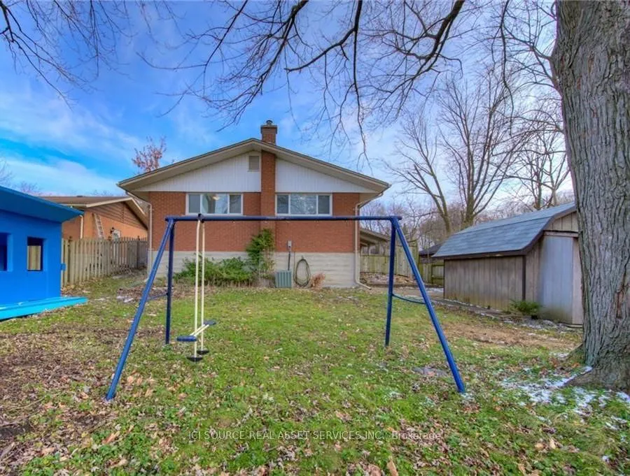 Photo 17 of 199 Dixie Crescent, Waterloo — HOMEH