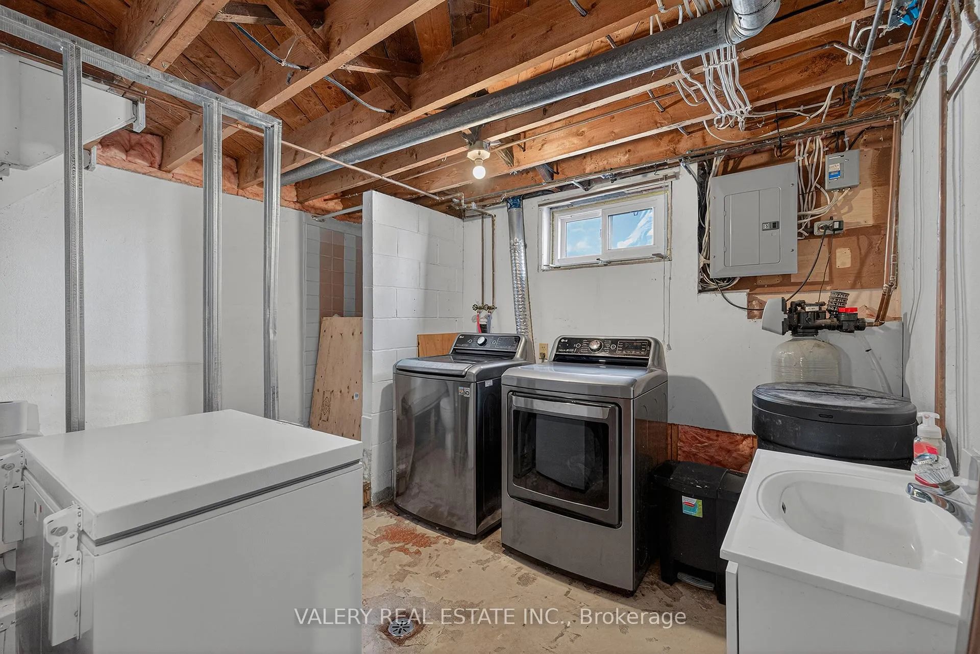 Photo 24 of 325 Grandview Avenue, Wilmot — HOMEH