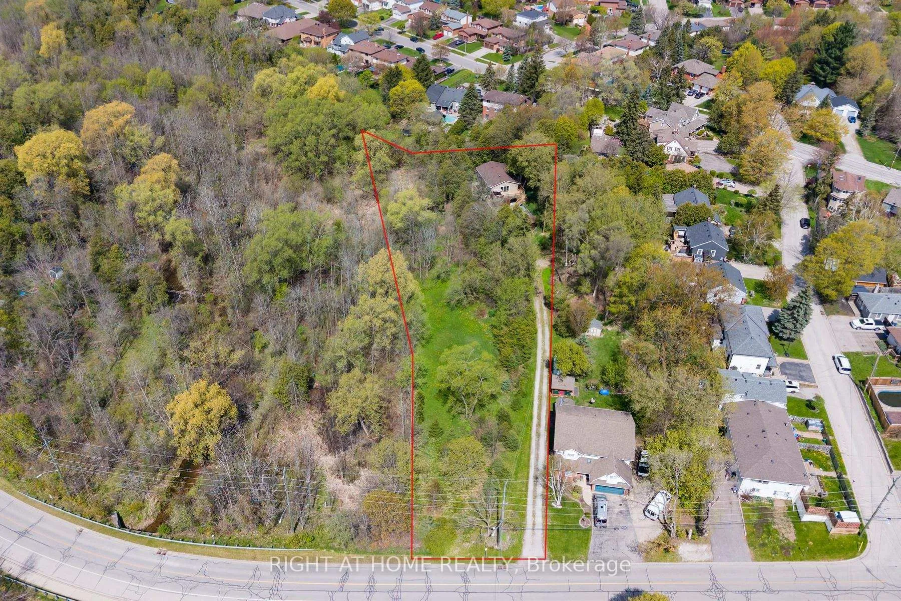 Photo 2 of 68 Ewing Street, Halton Hills, Georgetown — HOMEH