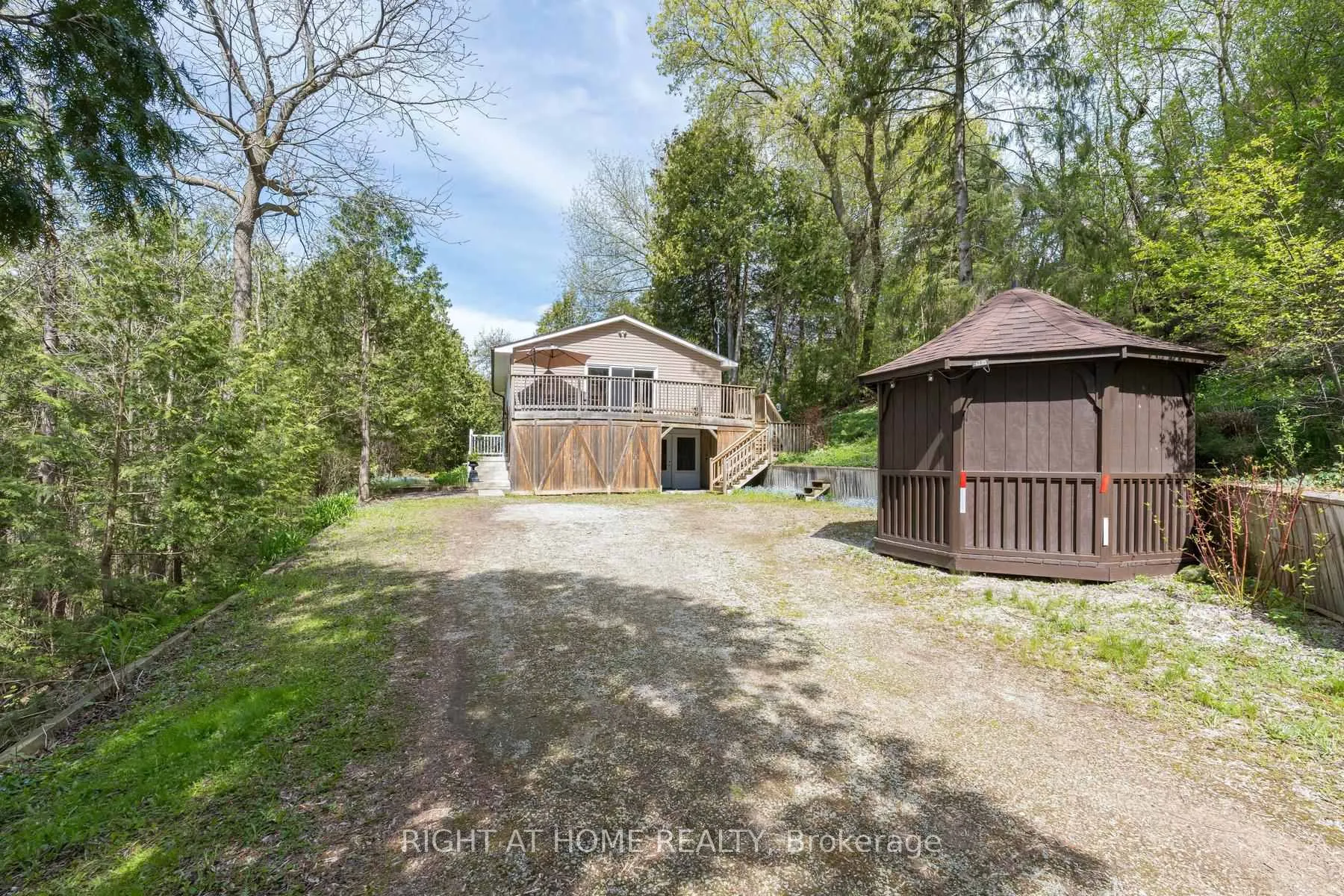 Photo 3 of 68 Ewing Street, Halton Hills, Georgetown — HOMEH
