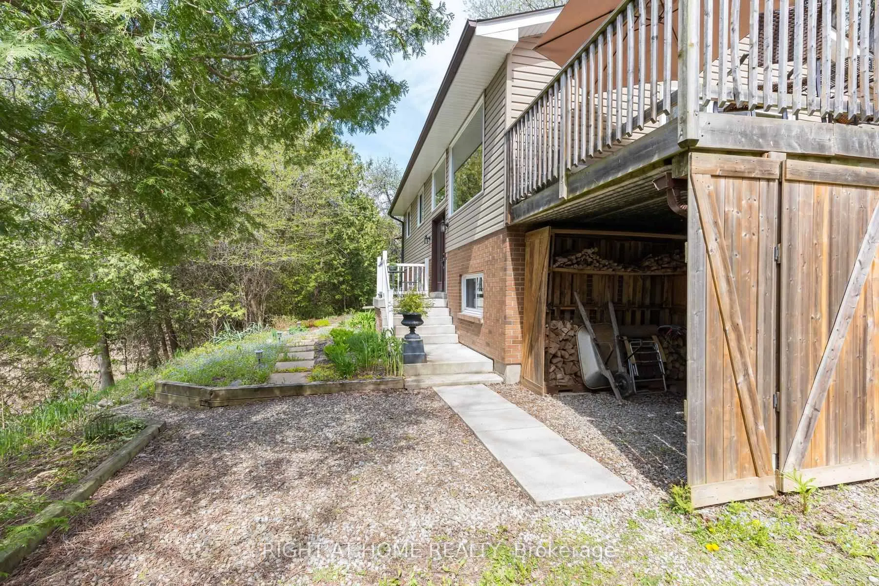 Photo 5 of 68 Ewing Street, Halton Hills, Georgetown — HOMEH