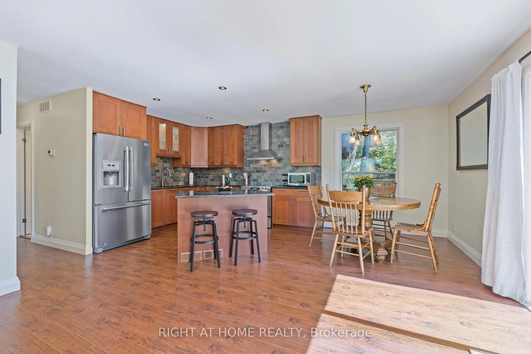 Photo 13 of 68 Ewing Street, Halton Hills, Georgetown — HOMEH
