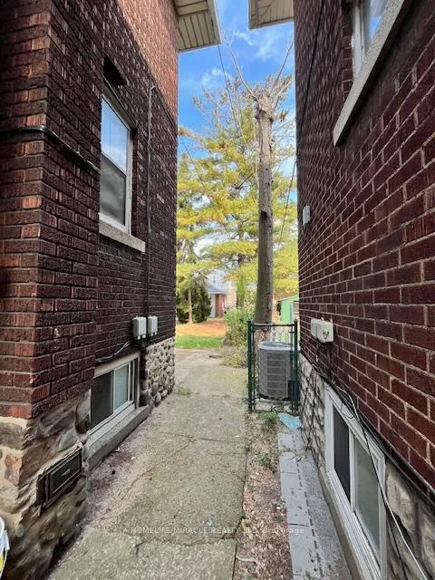 Photo 5 of 732 Mill Street, Windsor — HOMEH