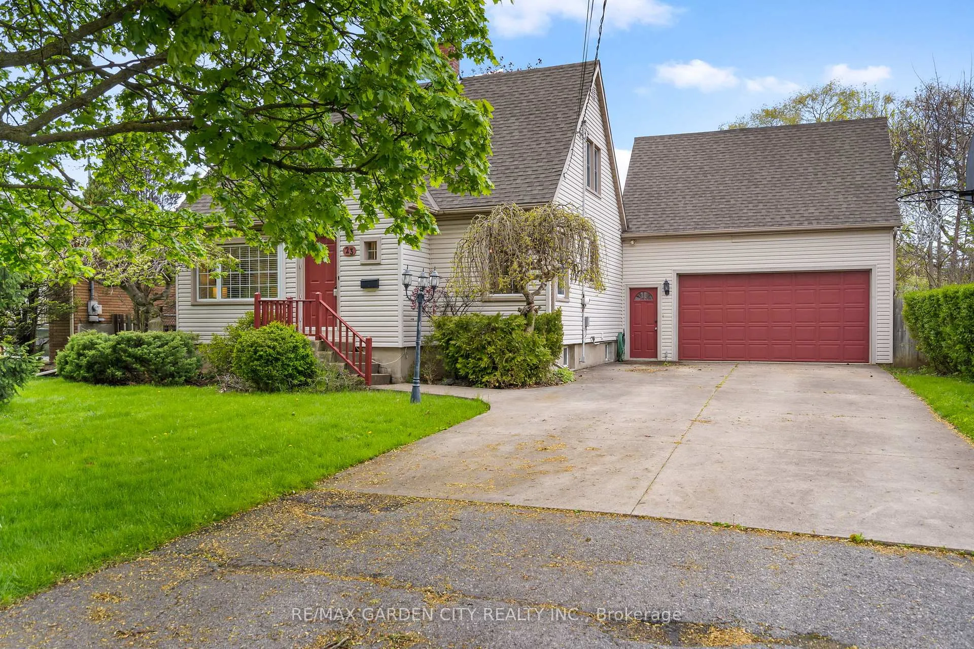 Photo 2 of 23 Northdale Drive, St. Catharines, Vine/Linwell — HOMEH