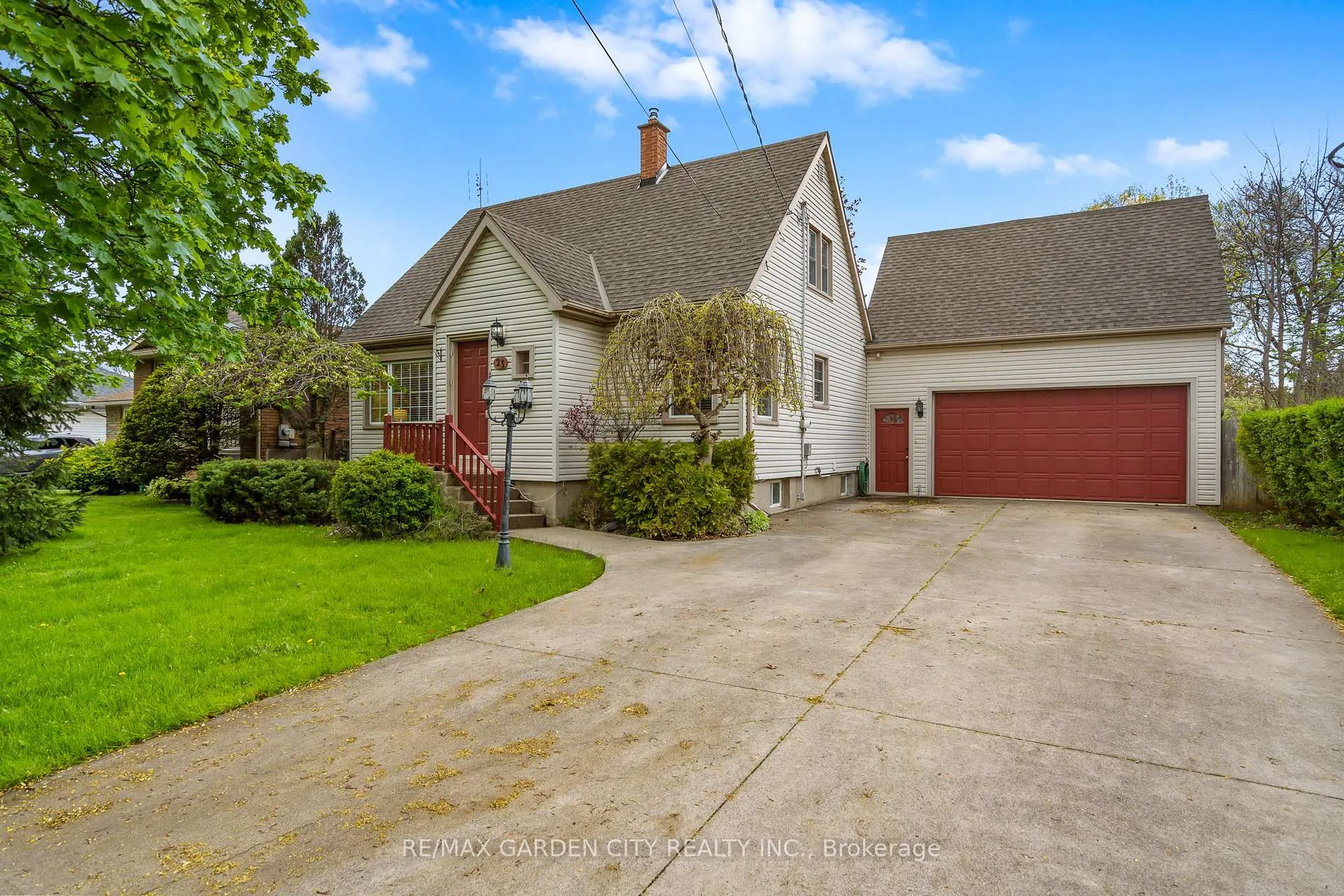 Photo 3 of 23 Northdale Drive, St. Catharines, Vine/Linwell — HOMEH