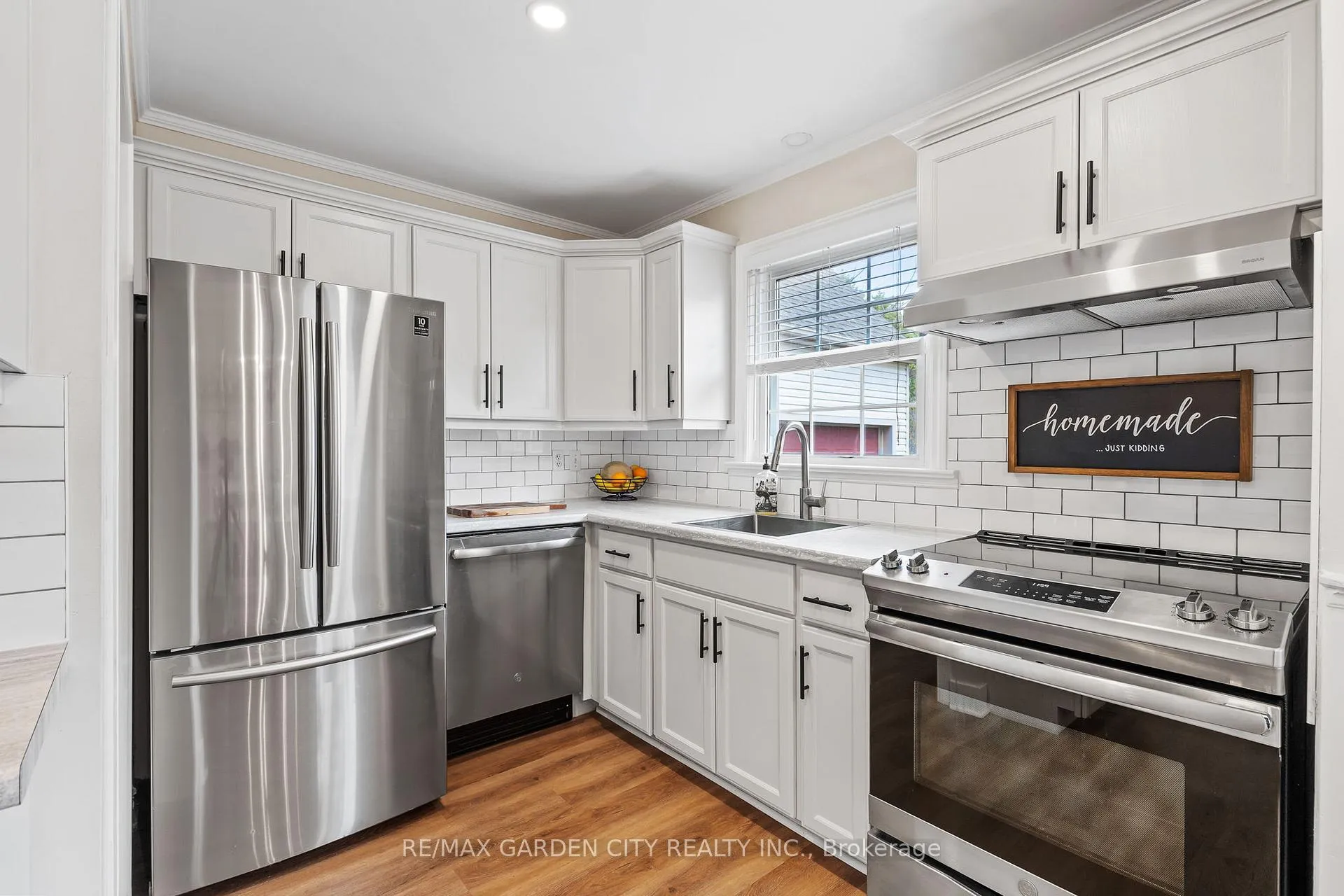 Photo 7 of 23 Northdale Drive, St. Catharines, Vine/Linwell — HOMEH