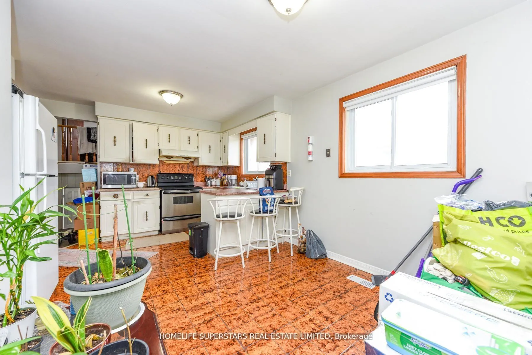 Photo 10 of 306 Royal Salisbury Way, Brampton, Madoc — HOMEH