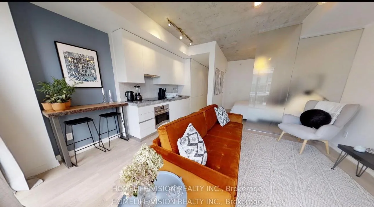 Front of Unit 621, 629 King Street W