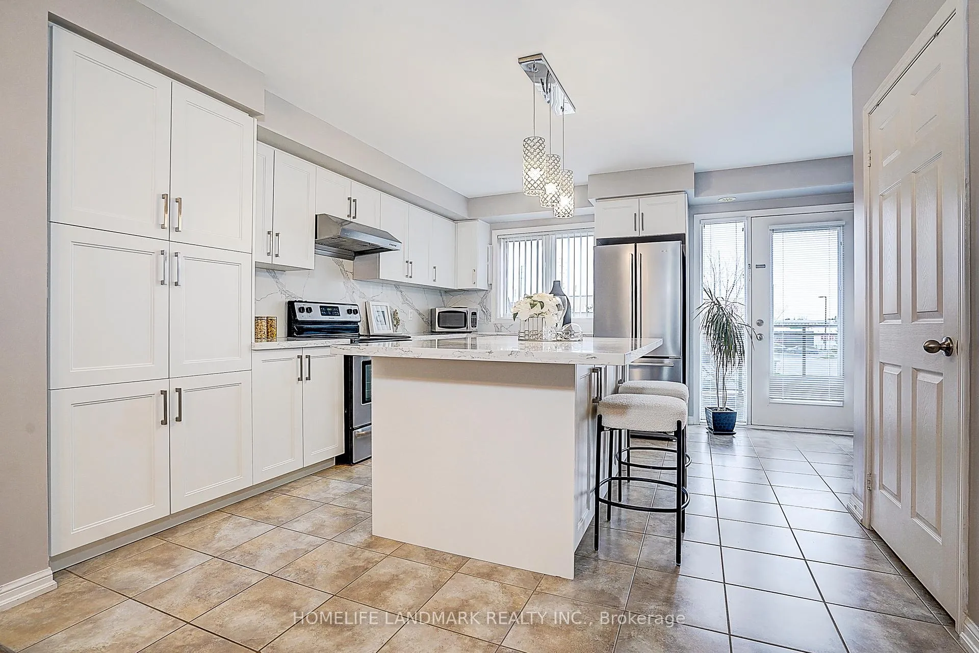 Photo 13 of 61 Burton Howard Drive, Aurora, Bayview Northeast — HOMEH