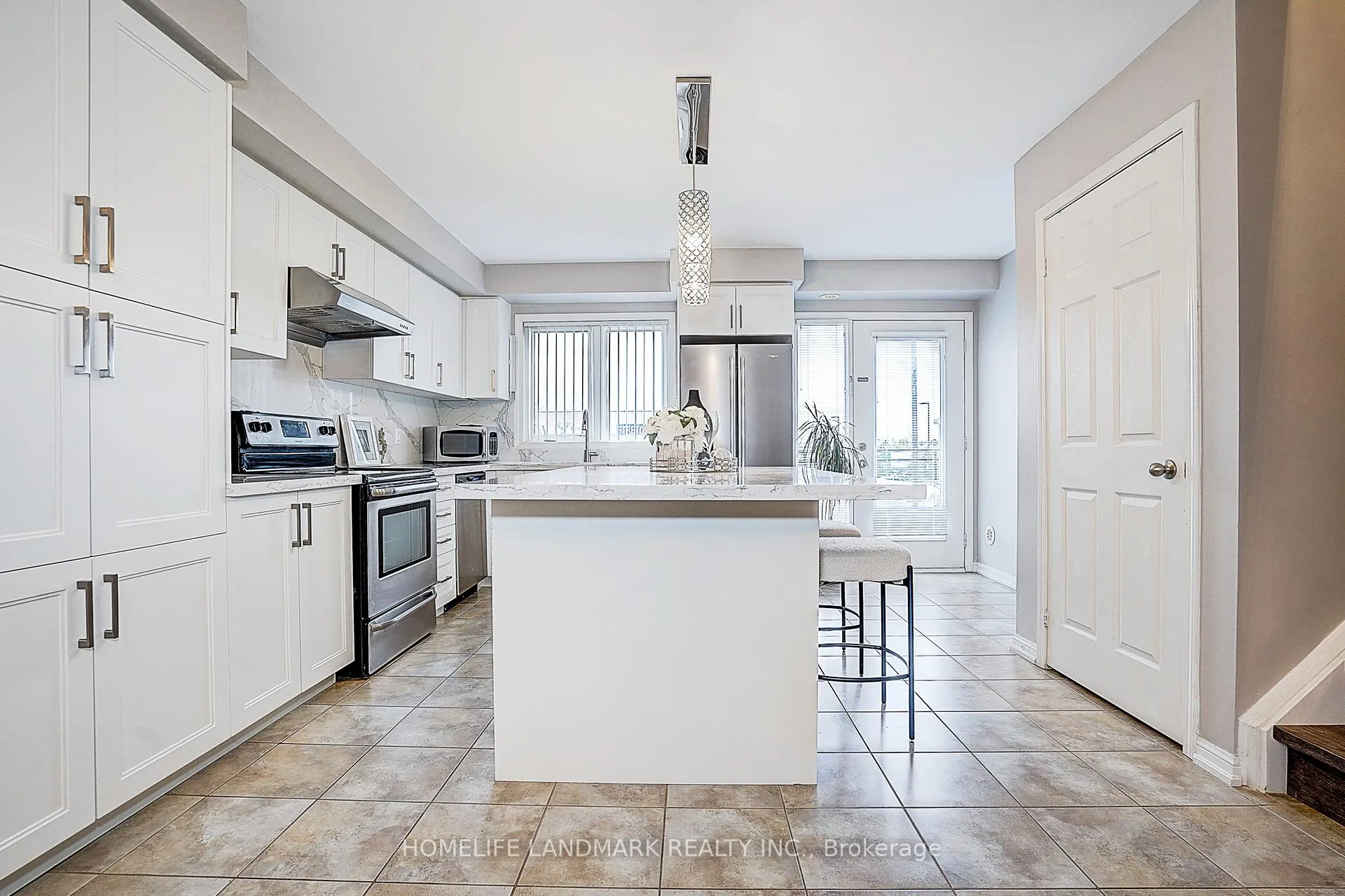 Photo 14 of 61 Burton Howard Drive, Aurora, Bayview Northeast — HOMEH